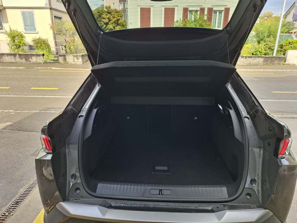 PEUGEOT 3008 1.2 Hybrid Allure-image-8