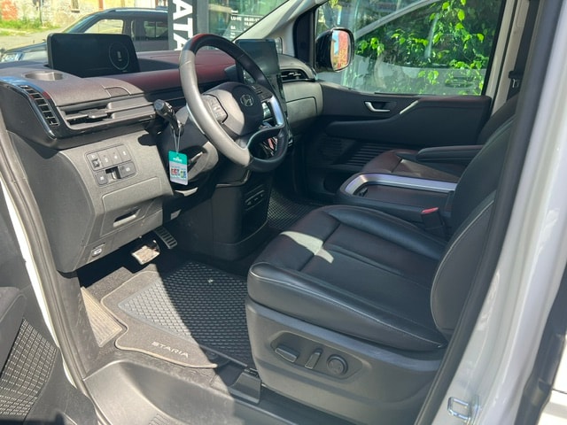 HYUNDAI Staria Premium 2.2 CRDi Vertex 4WD A-image-1