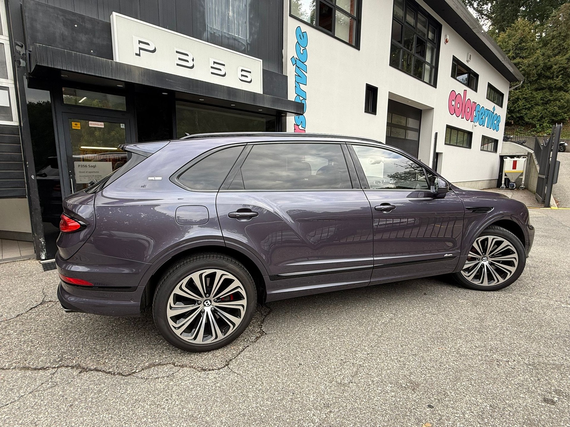 BENTLEY Bentayga EWB V8-image-3