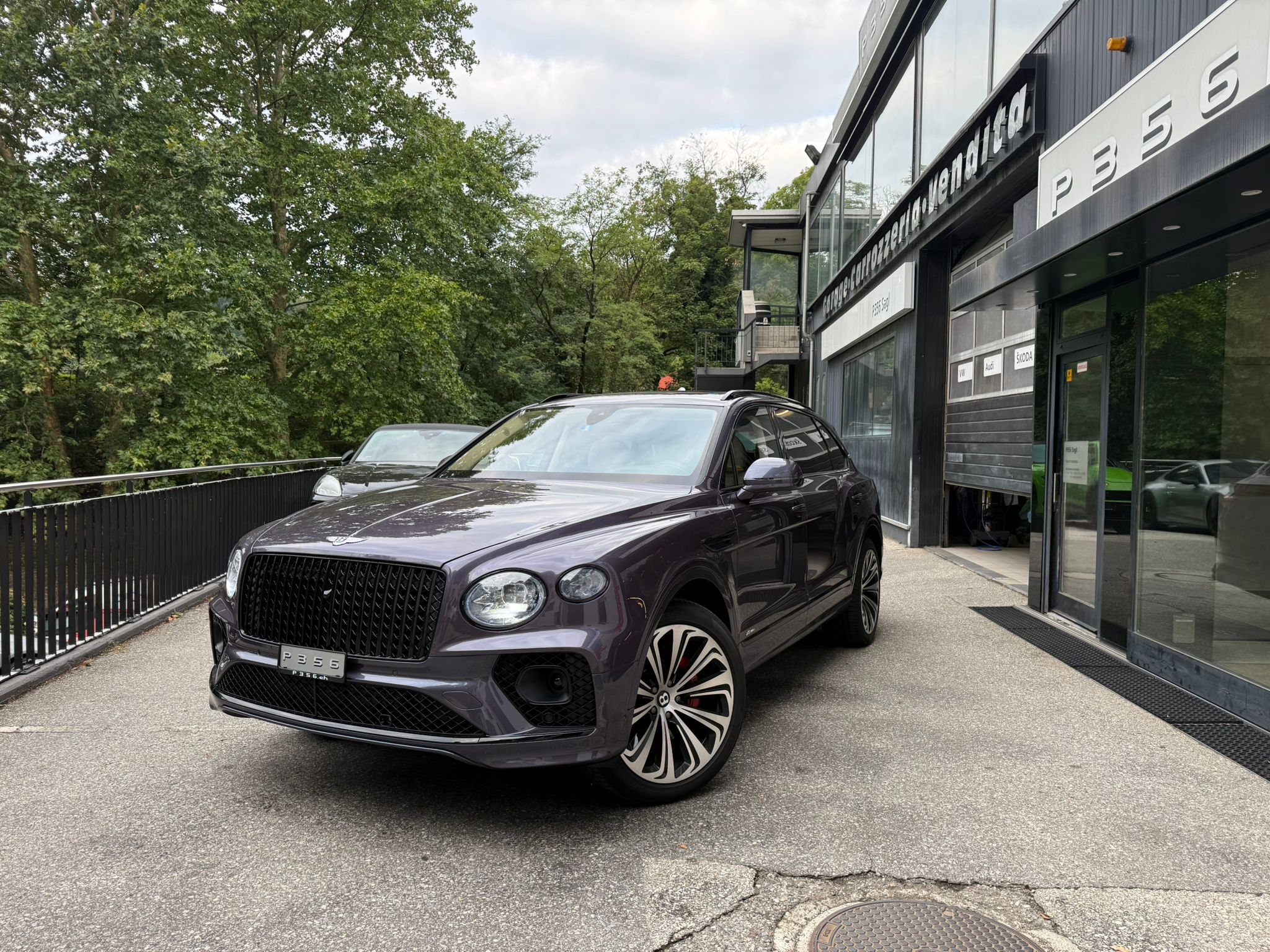 BENTLEY Bentayga EWB V8 — slika 1