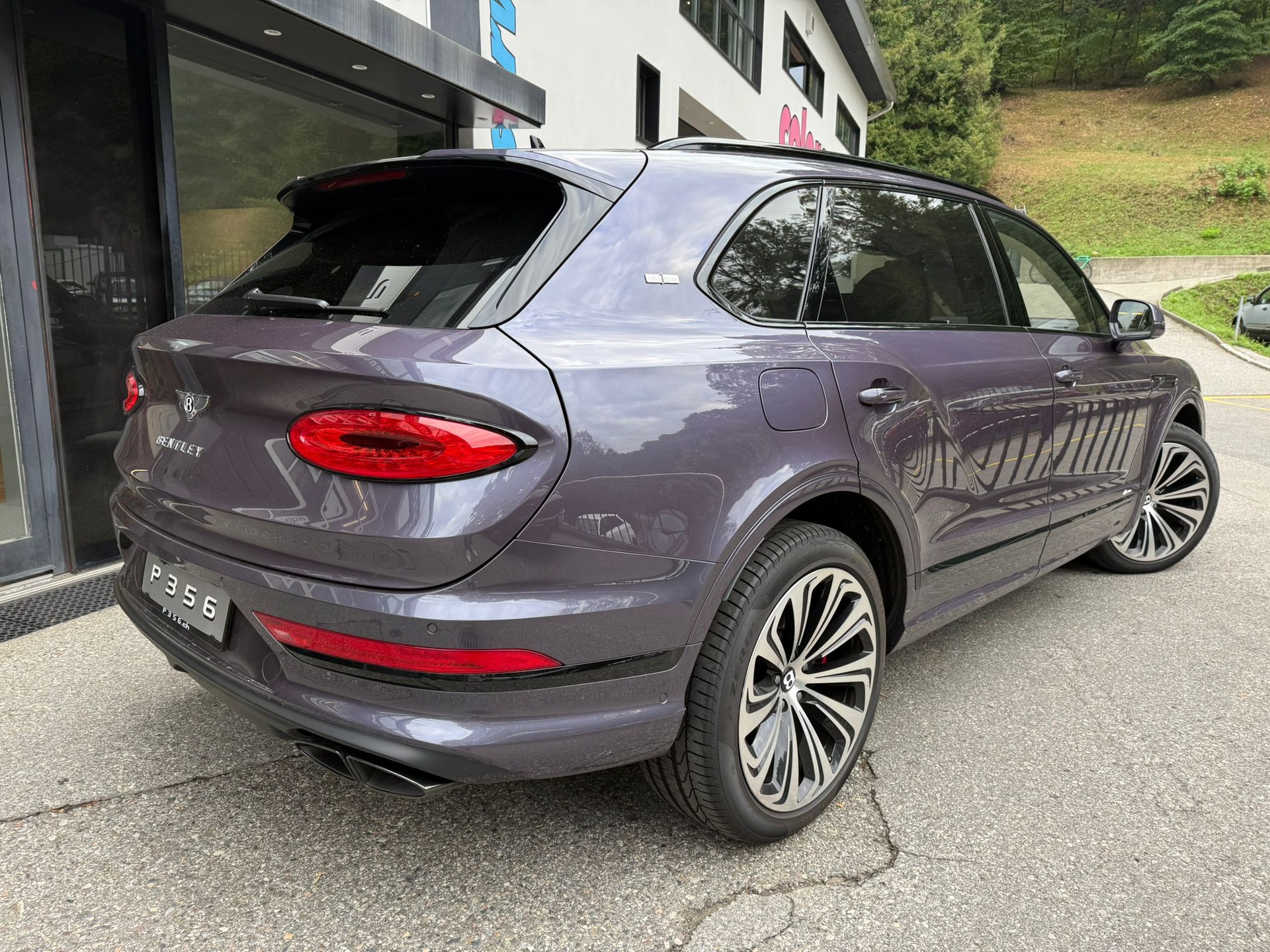 BENTLEY Bentayga EWB V8-image-4