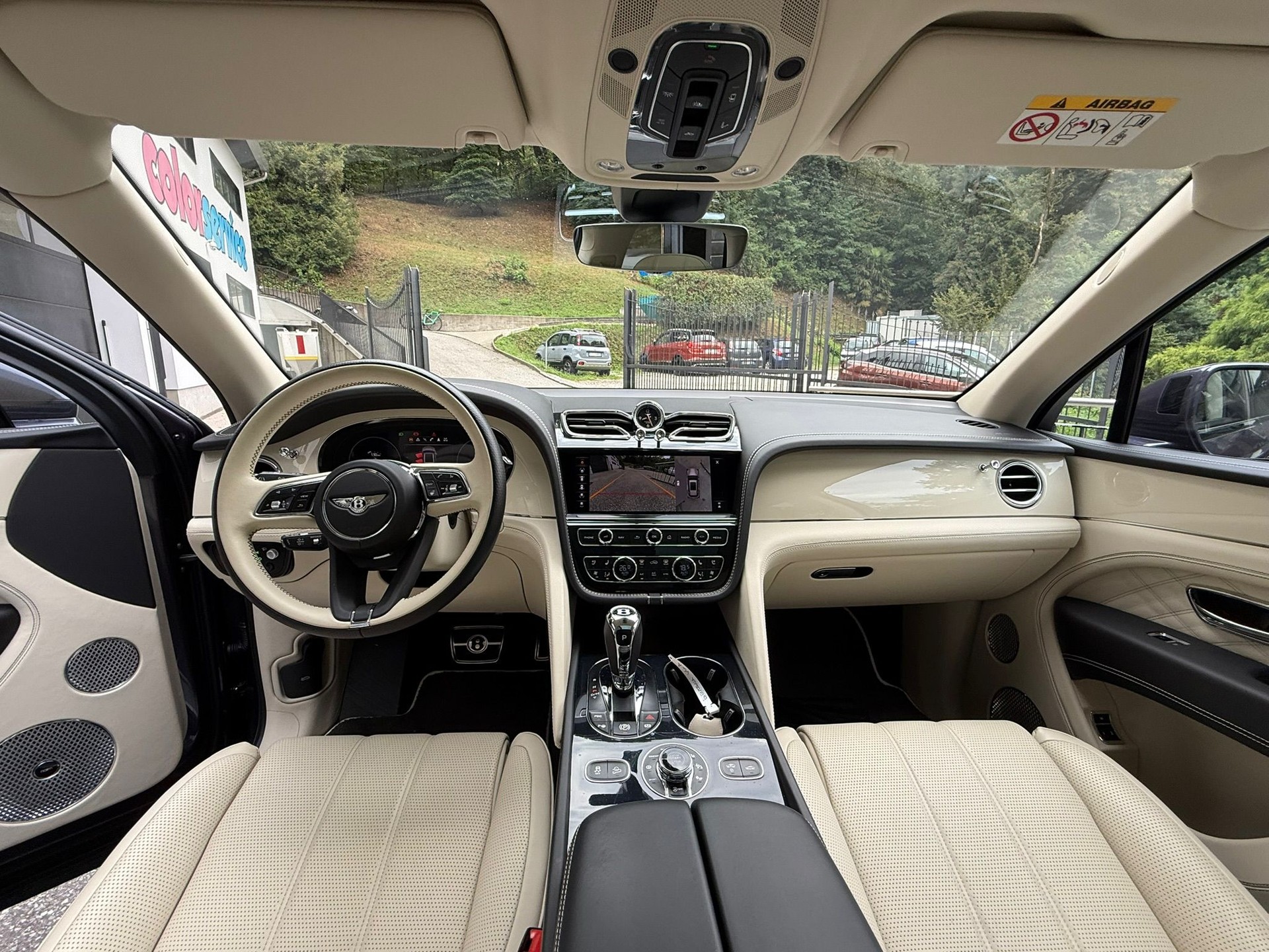 BENTLEY Bentayga EWB V8-image-15