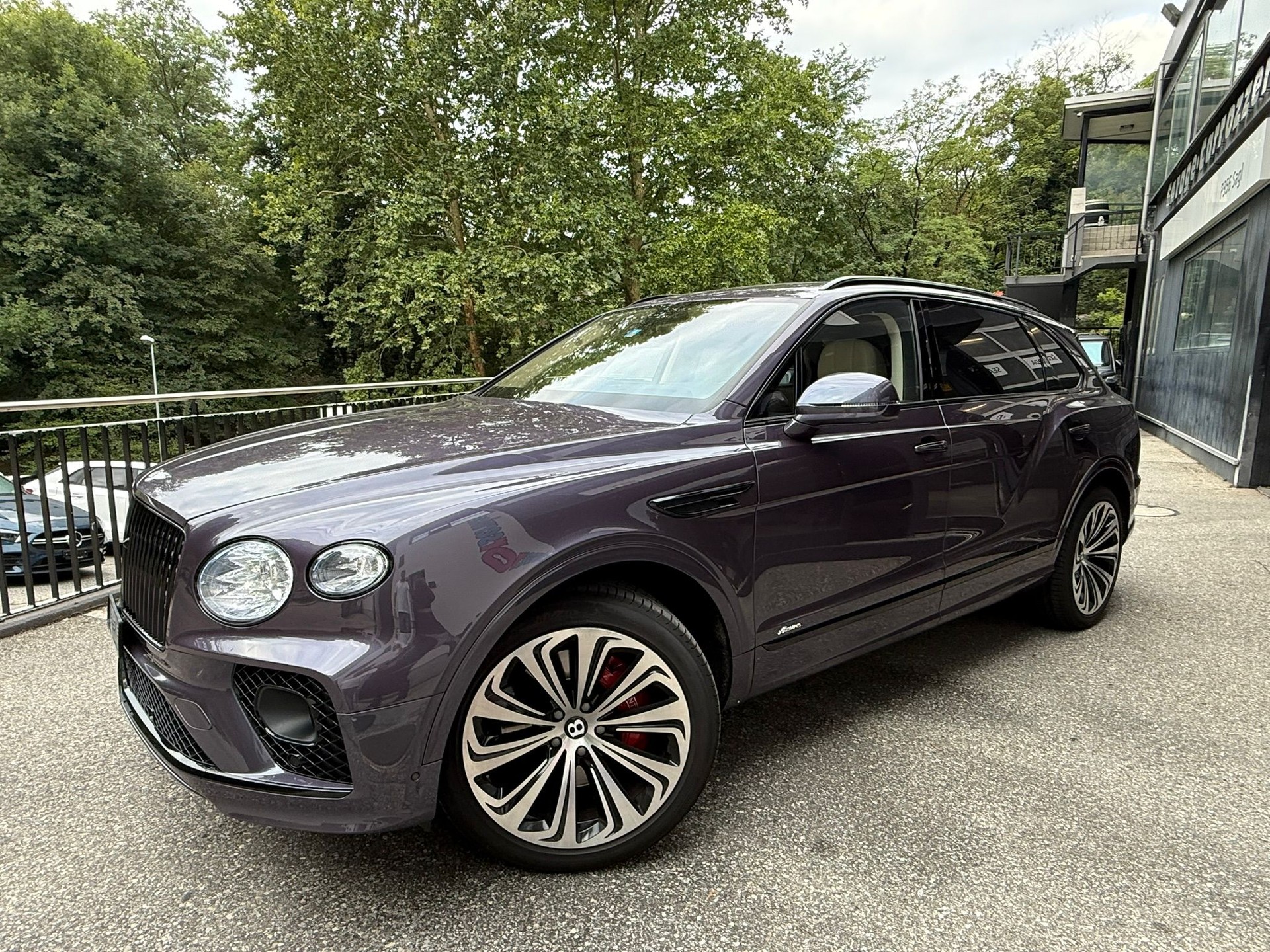BENTLEY Bentayga EWB V8-image-6