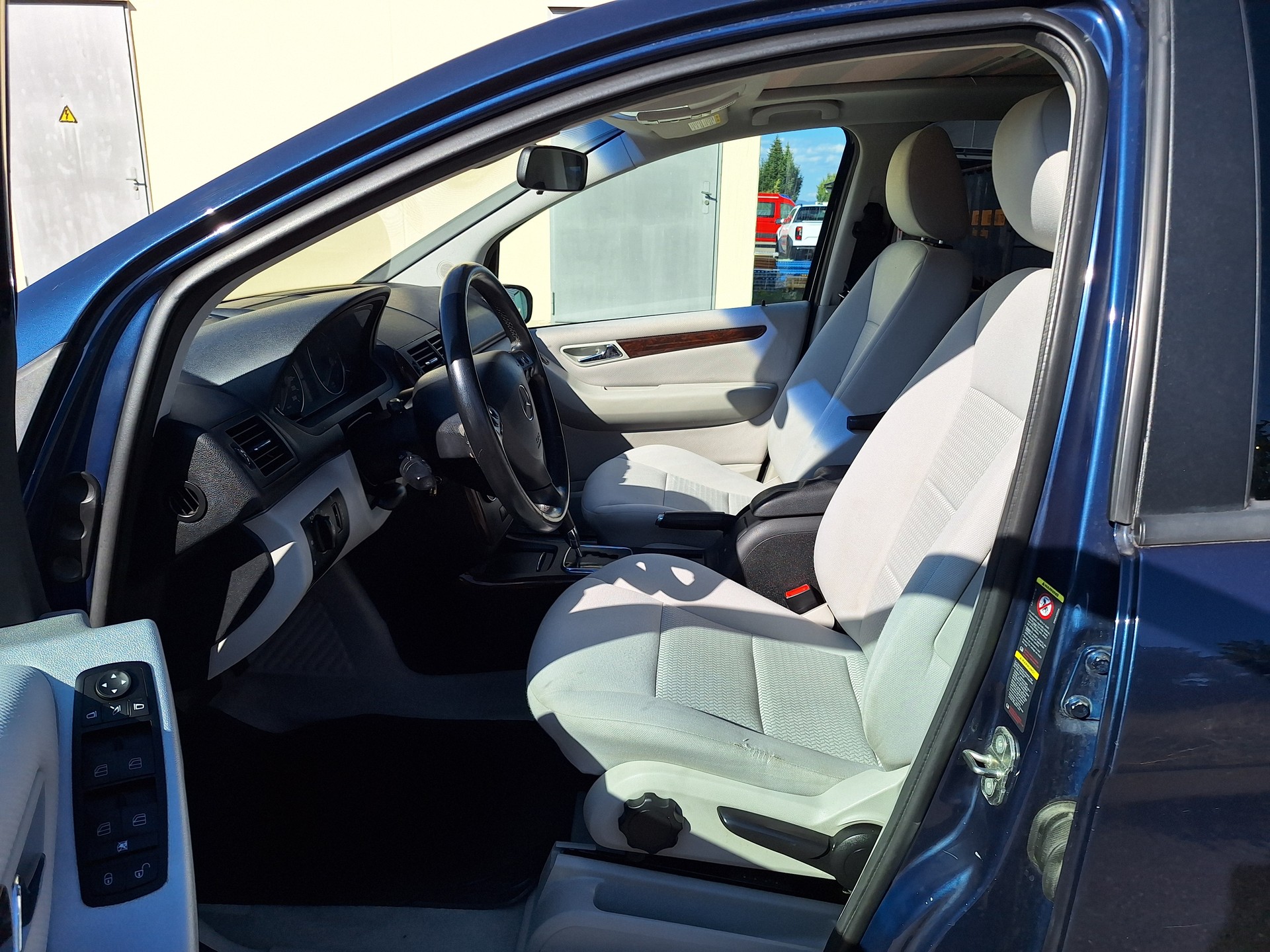 MERCEDES-BENZ A 200 Classic-image-6