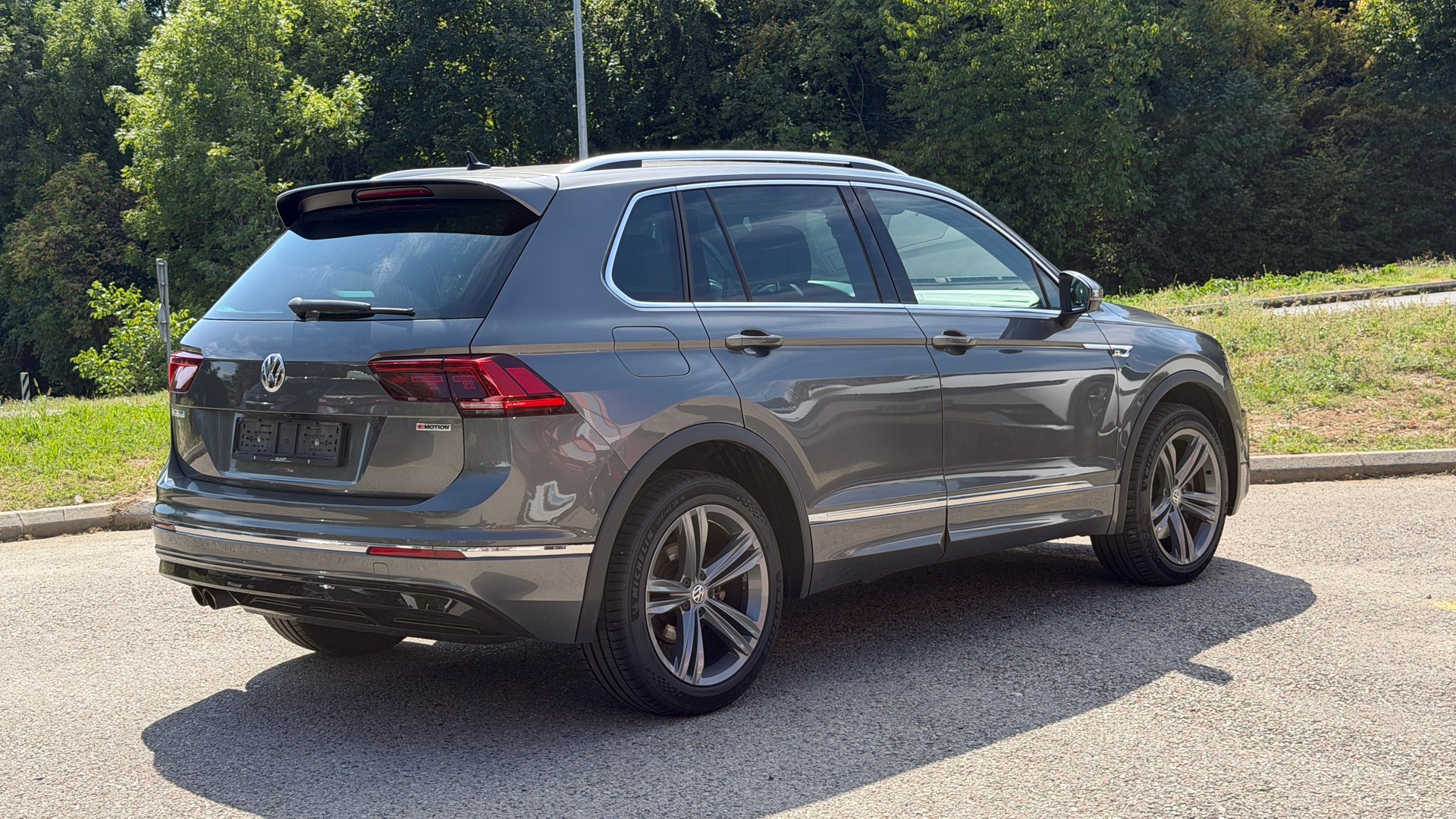 VW Tiguan 2.0TSI R-Line 4Motion DSG-image-4