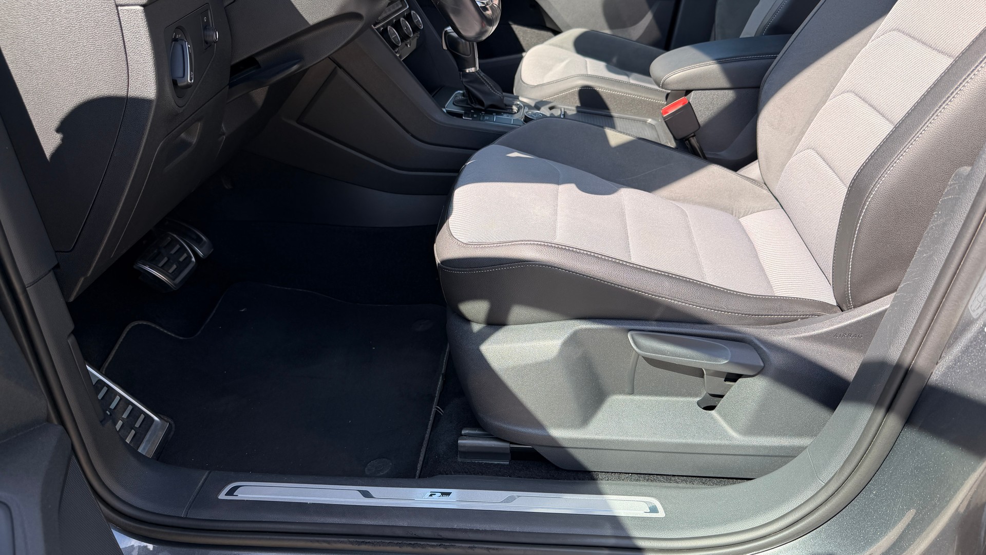 VW Tiguan 2.0TSI R-Line 4Motion DSG-image-10