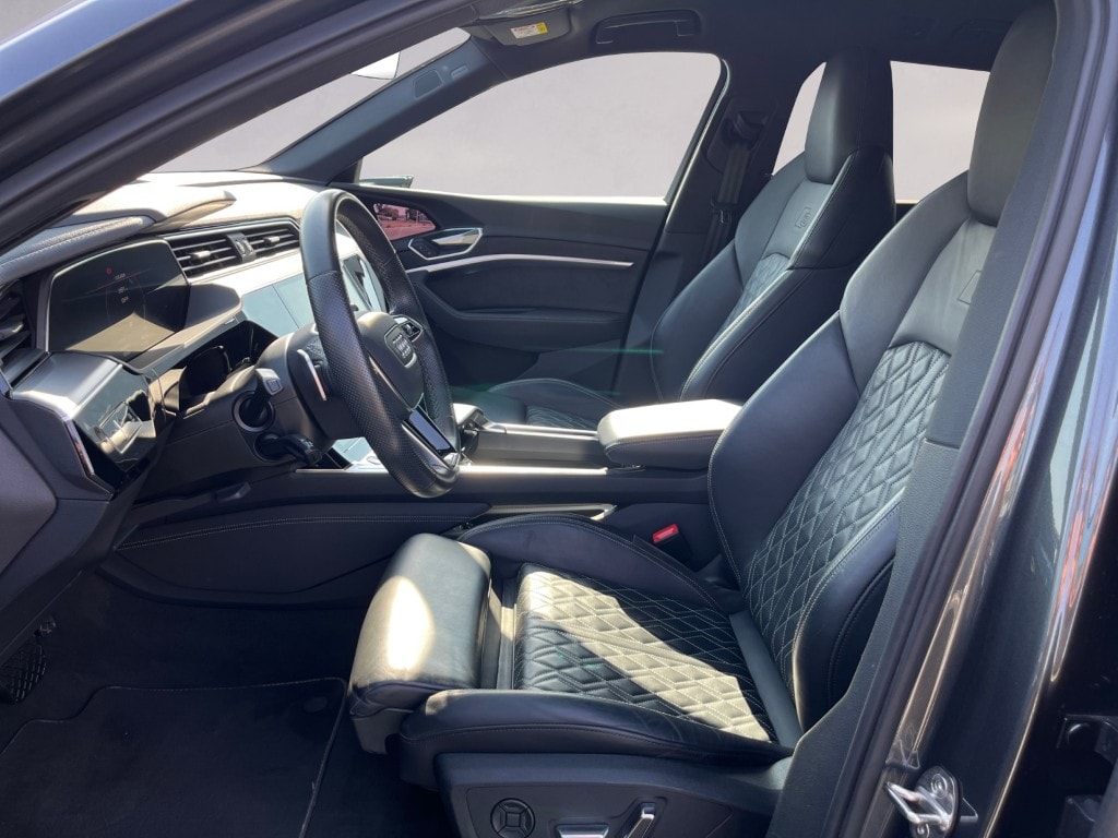AUDI e-tron 50 S Line quattro-image-9