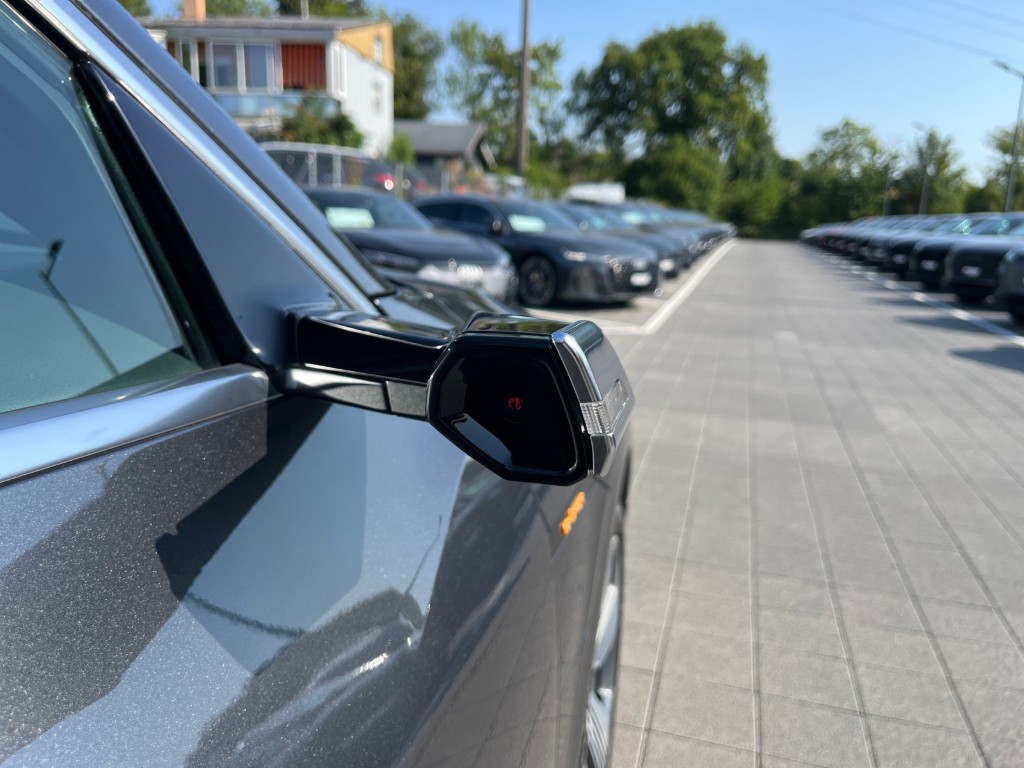 AUDI e-tron 50 S Line quattro-image-24