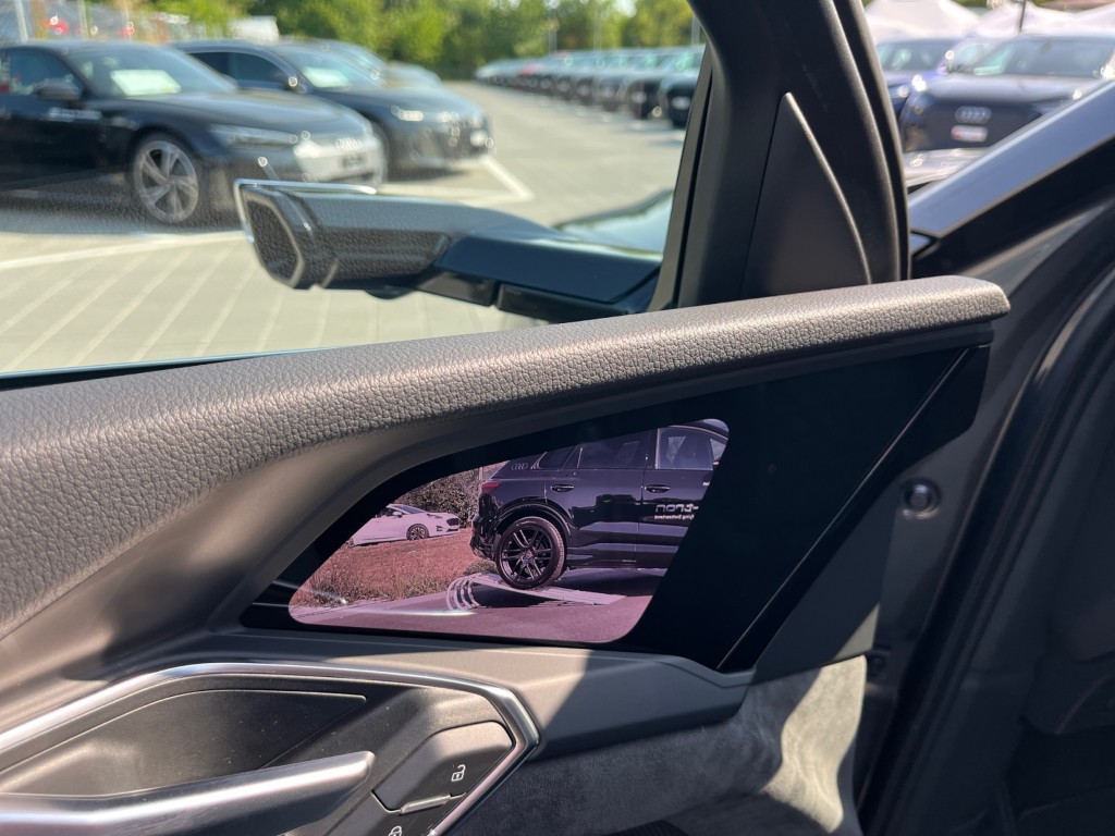 AUDI e-tron 50 S Line quattro-image-21