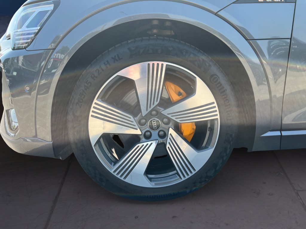 AUDI e-tron 50 S Line quattro-image-8