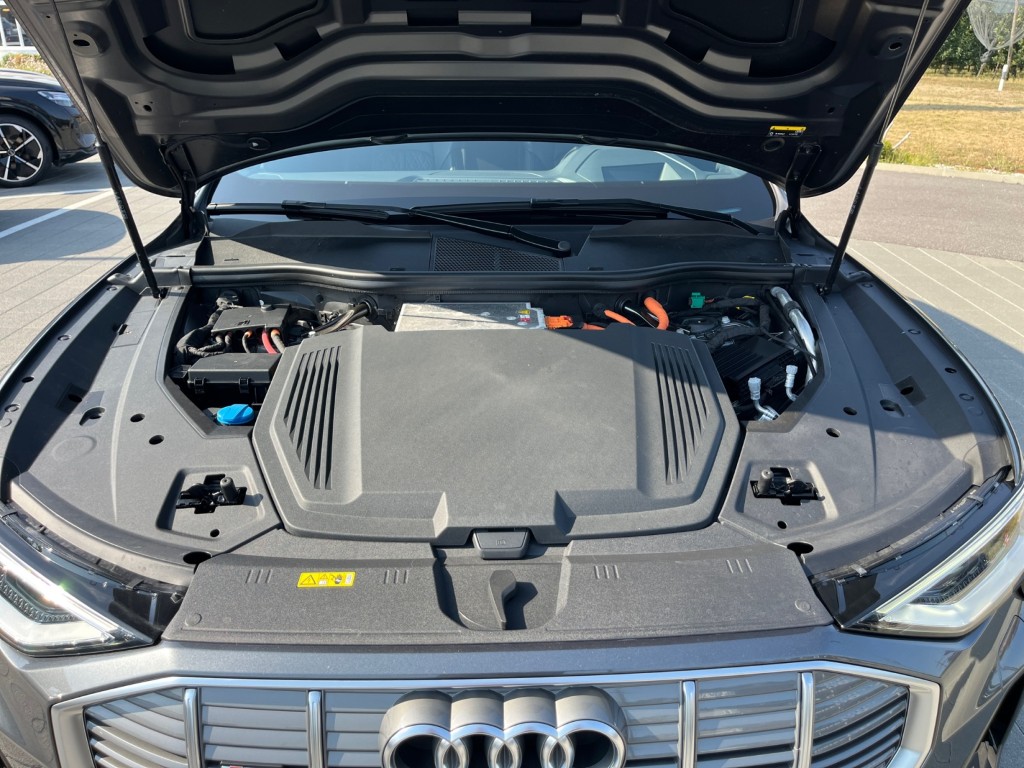 AUDI e-tron 50 S Line quattro-image-19