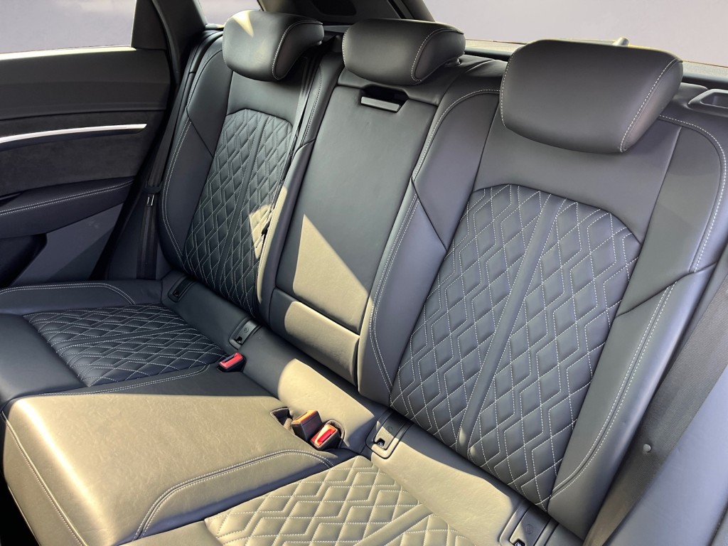 AUDI e-tron 50 S Line quattro-image-15
