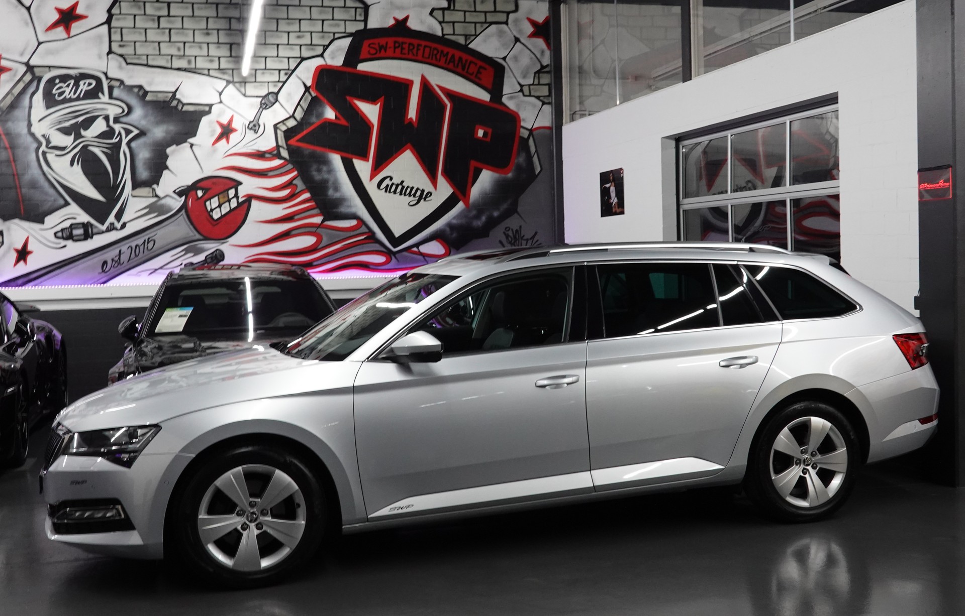 SKODA SUPERB COMBI 2.0 TDI SILVER AMBITION 4x4 DSG CH-FZ SEHR SPARSAM VIEL PLATZ-image-1