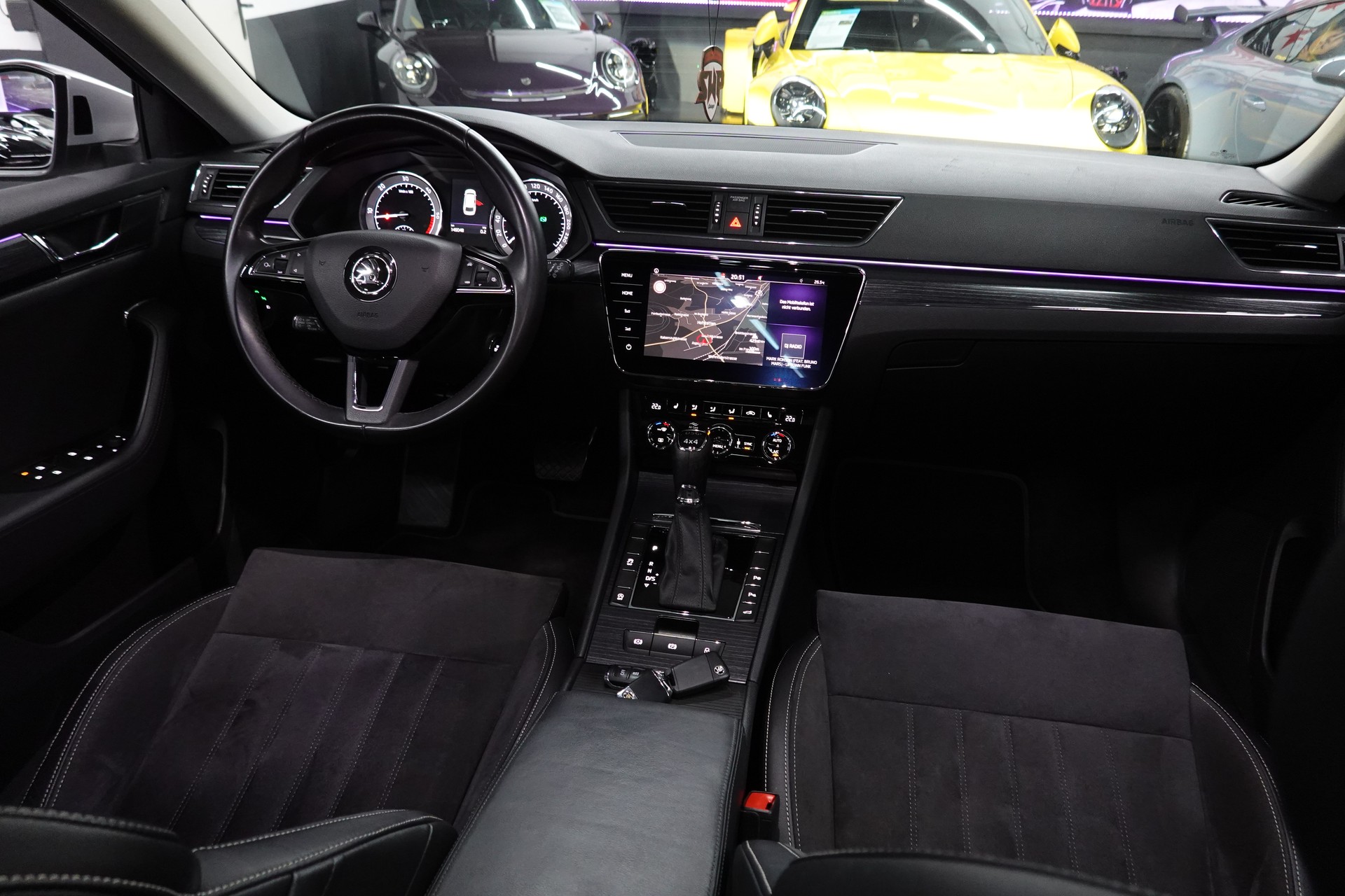 SKODA SUPERB COMBI 2.0 TDI SILVER AMBITION 4x4 DSG CH-FZ SEHR SPARSAM VIEL PLATZ-image-37