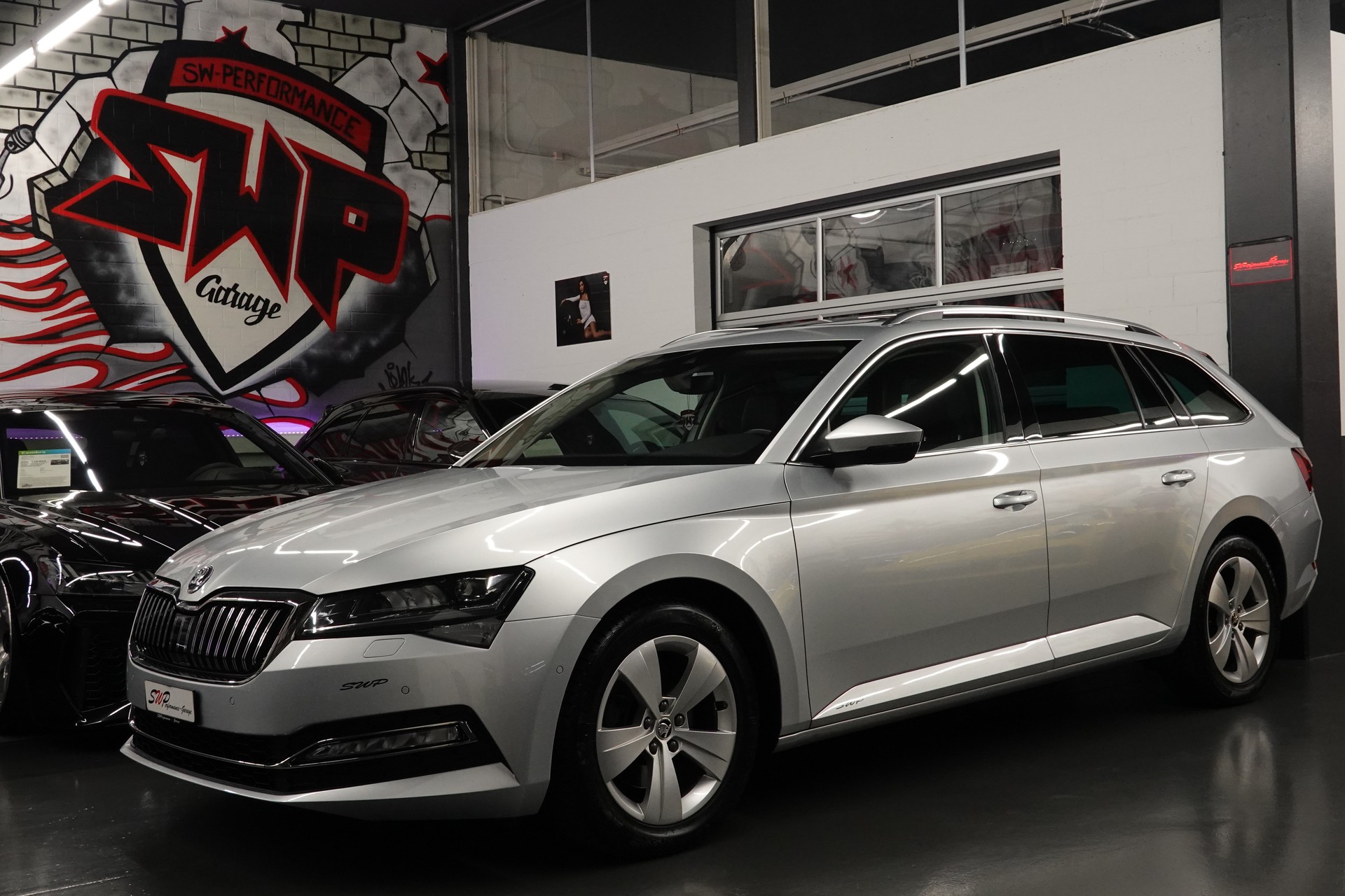 SKODA SUPERB COMBI 2.0 TDI SILVER AMBITION 4x4 DSG CH-FZ SEHR SPARSAM VIEL PLATZ-image-0