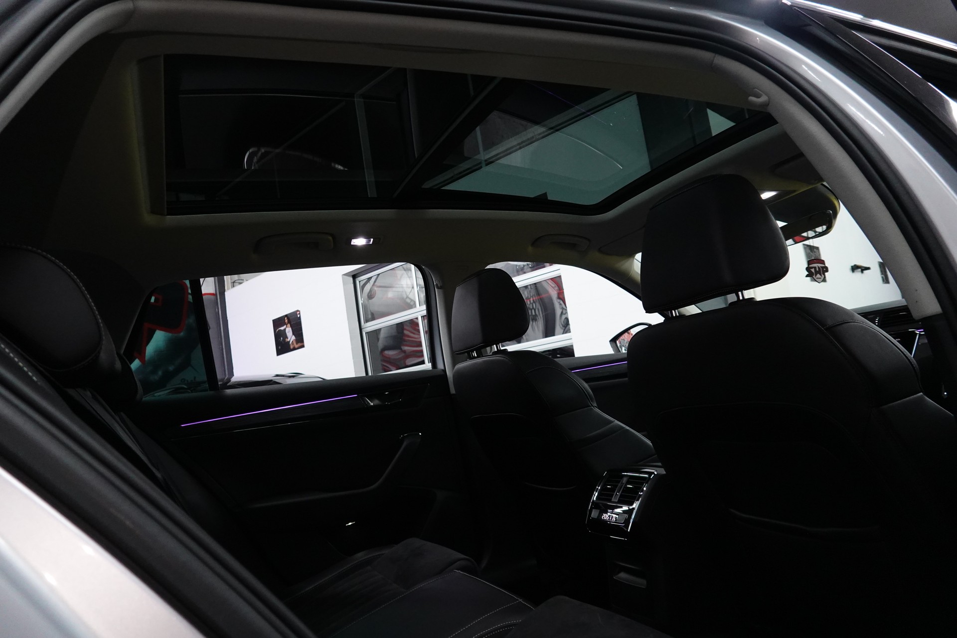 SKODA SUPERB COMBI 2.0 TDI SILVER AMBITION 4x4 DSG CH-FZ SEHR SPARSAM VIEL PLATZ-image-35