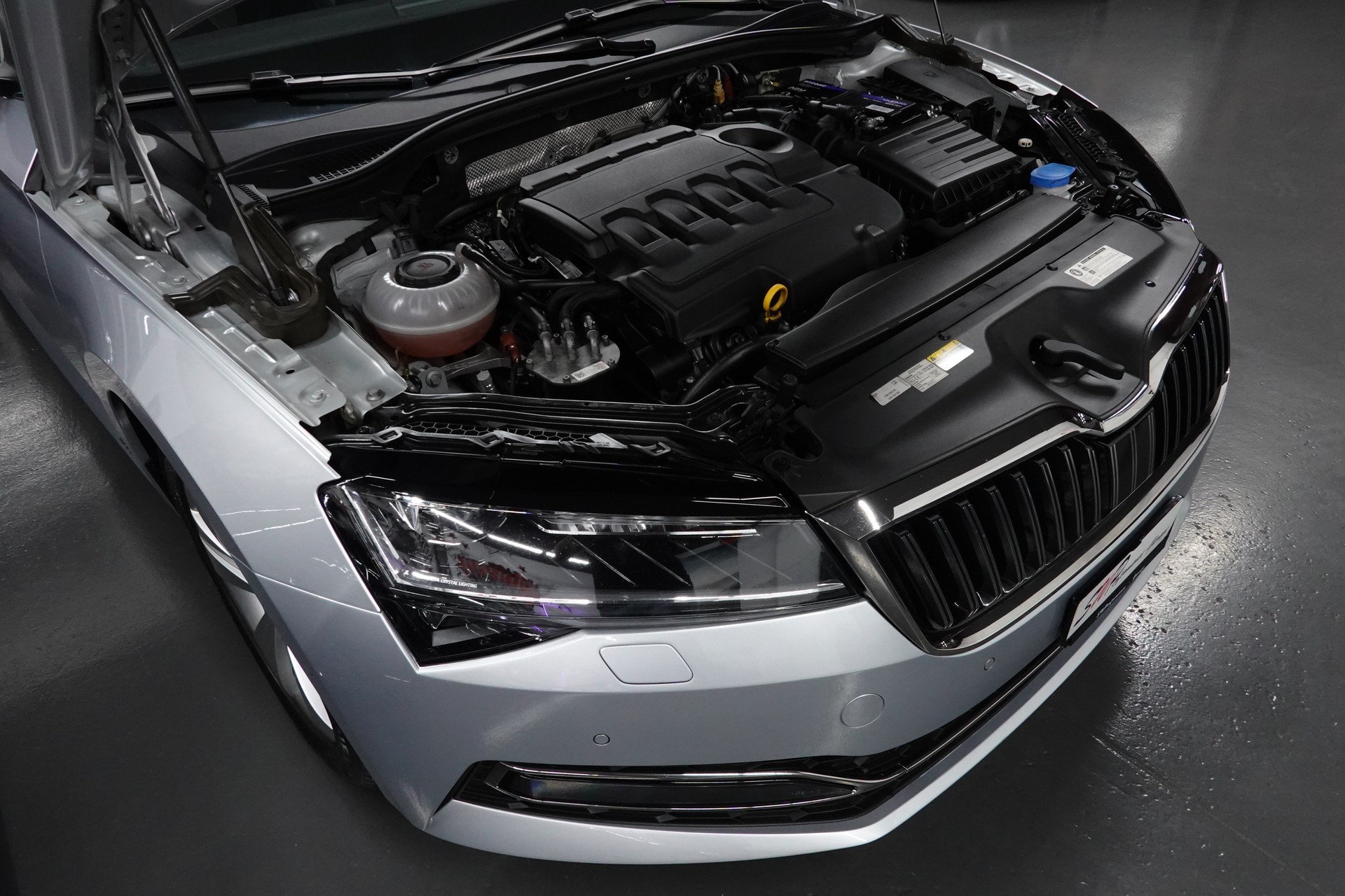 SKODA SUPERB COMBI 2.0 TDI SILVER AMBITION 4x4 DSG CH-FZ SEHR SPARSAM VIEL PLATZ-image-5