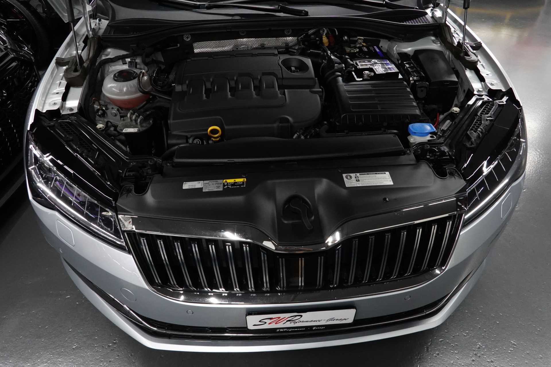 SKODA SUPERB COMBI 2.0 TDI SILVER AMBITION 4x4 DSG CH-FZ SEHR SPARSAM VIEL PLATZ-image-4