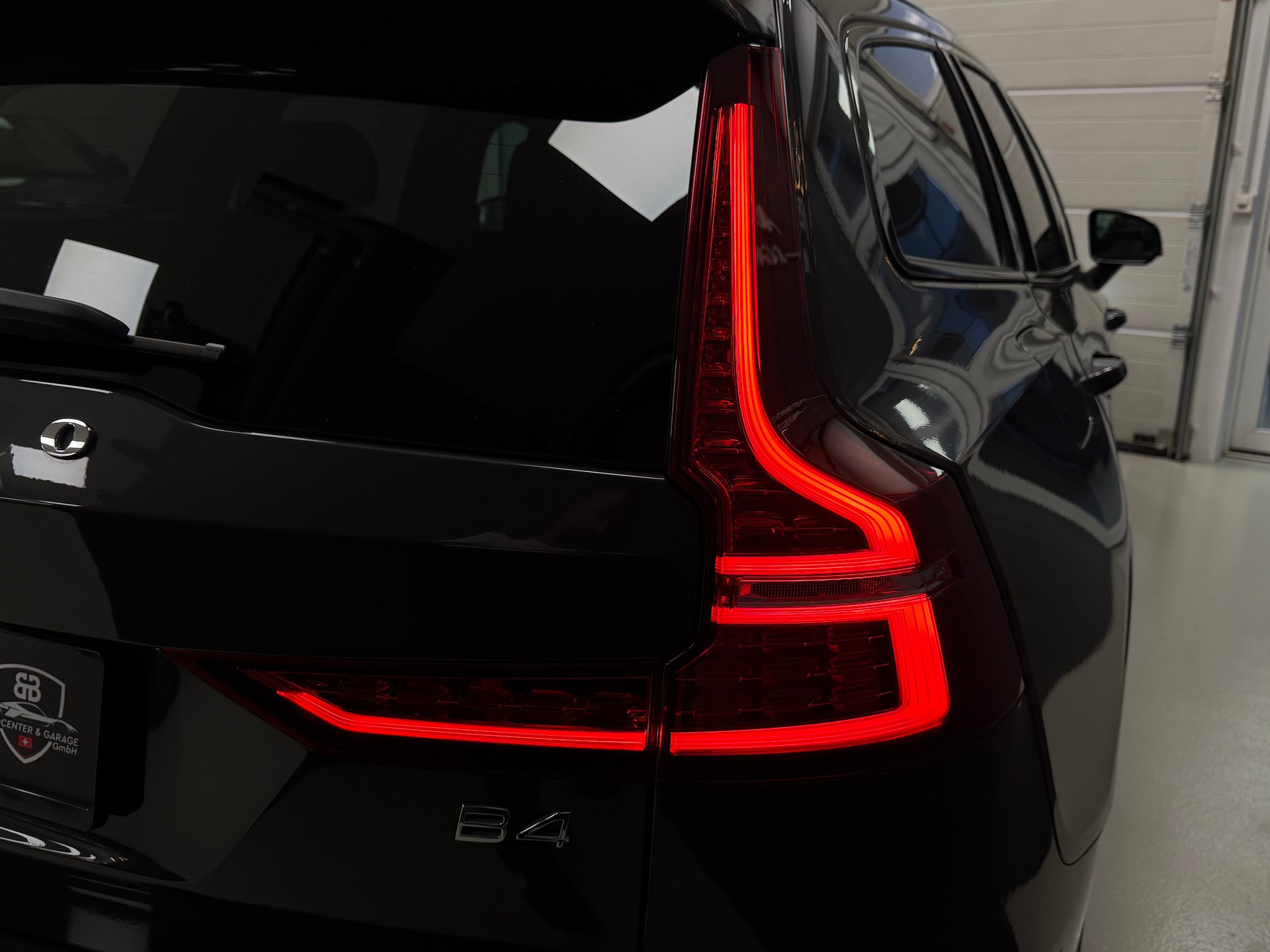 VOLVO V60 B4 Benzin Mild Hybrid Ultra Dark DCT °° 5 Jahre oder 200'000 KM Hersteller-Garantie °°-image-9