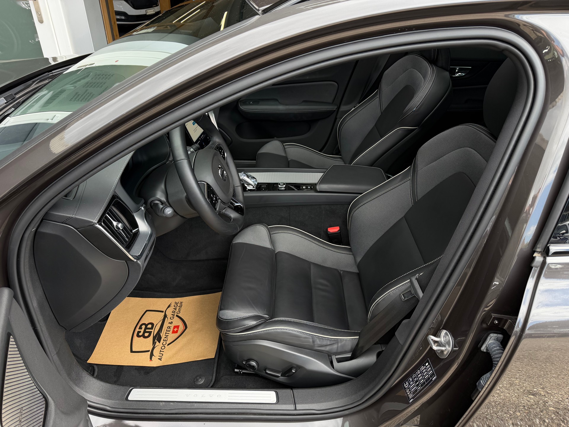 VOLVO V60 B4 Benzin Mild Hybrid Ultra Dark DCT-image-9