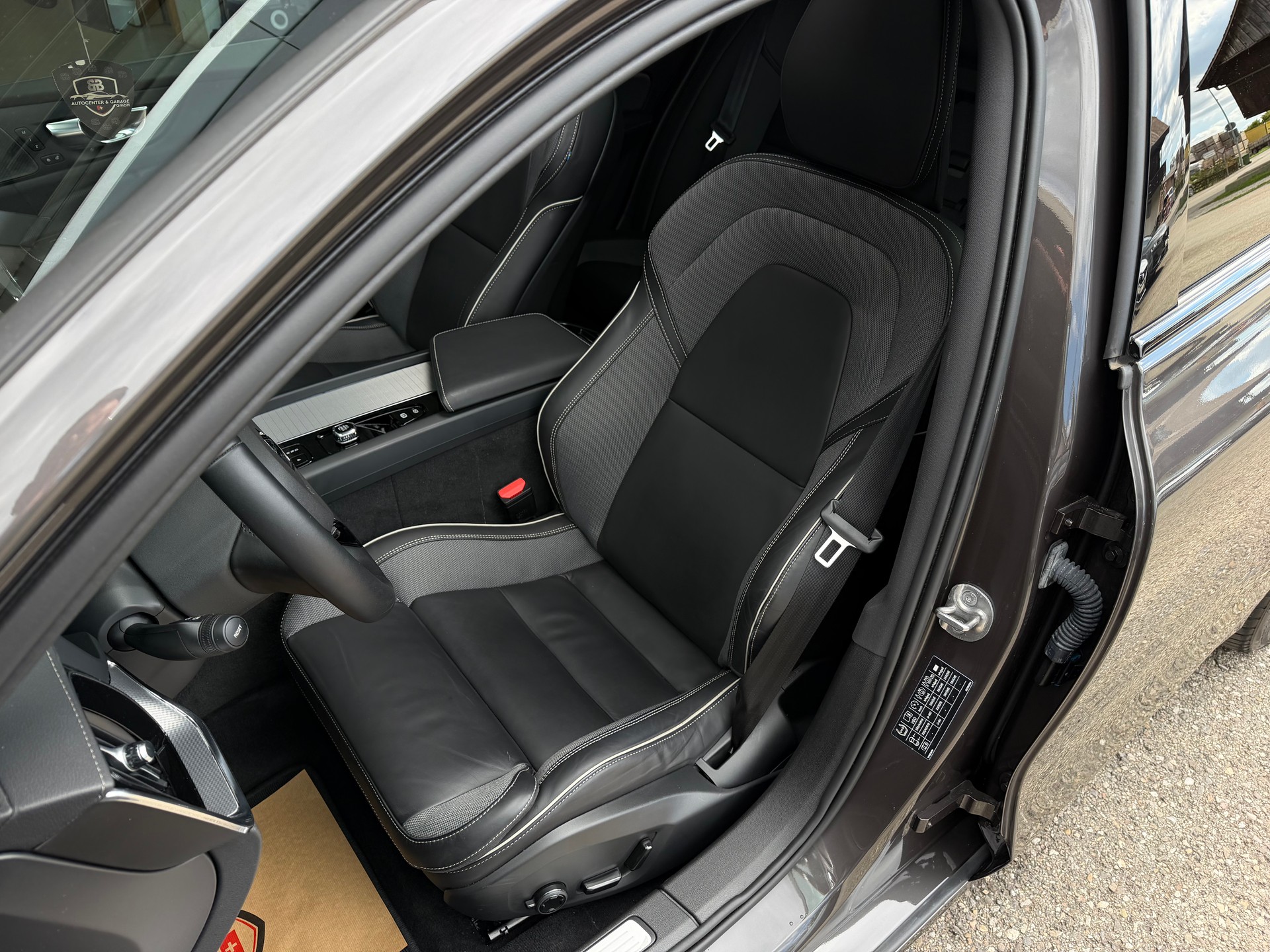 VOLVO V60 B4 Benzin Mild Hybrid Ultra Dark DCT-image-10