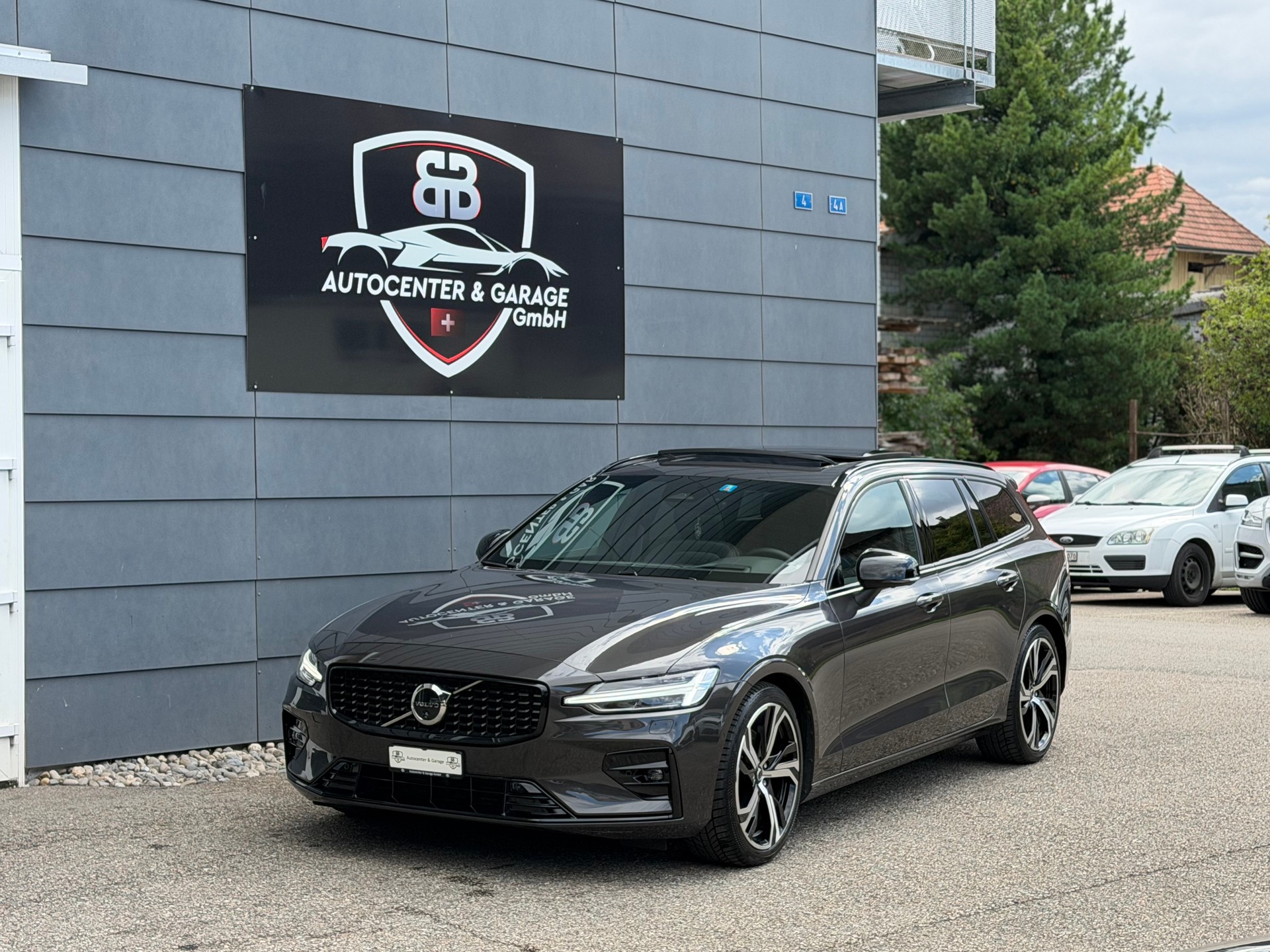 VOLVO V60 B4 Benzin Mild Hybrid Ultra Dark DCT