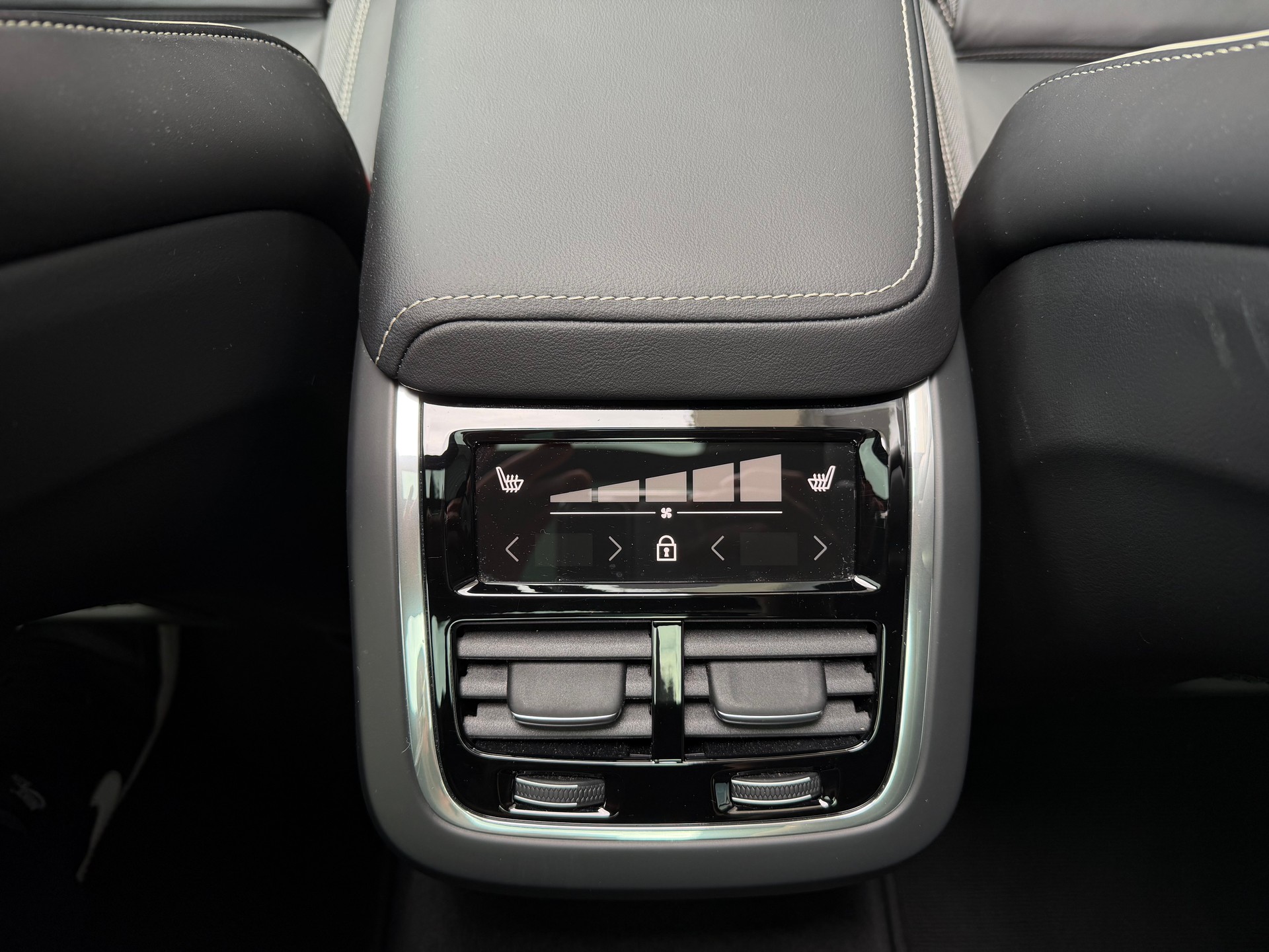 VOLVO V60 B4 Benzin Mild Hybrid Ultra Dark DCT-image-17