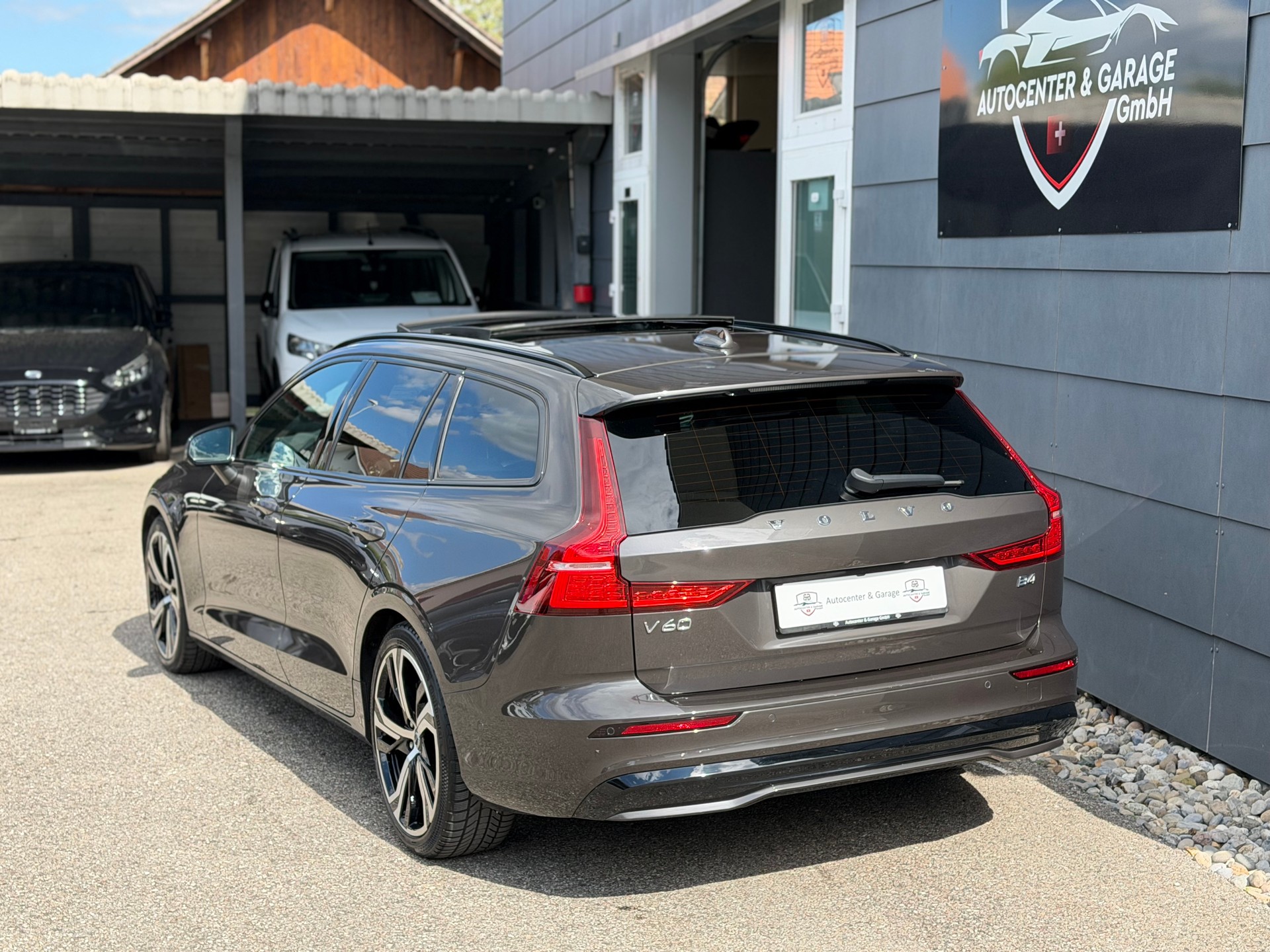 VOLVO V60 B4 Benzin Mild Hybrid Ultra Dark DCT-image-5