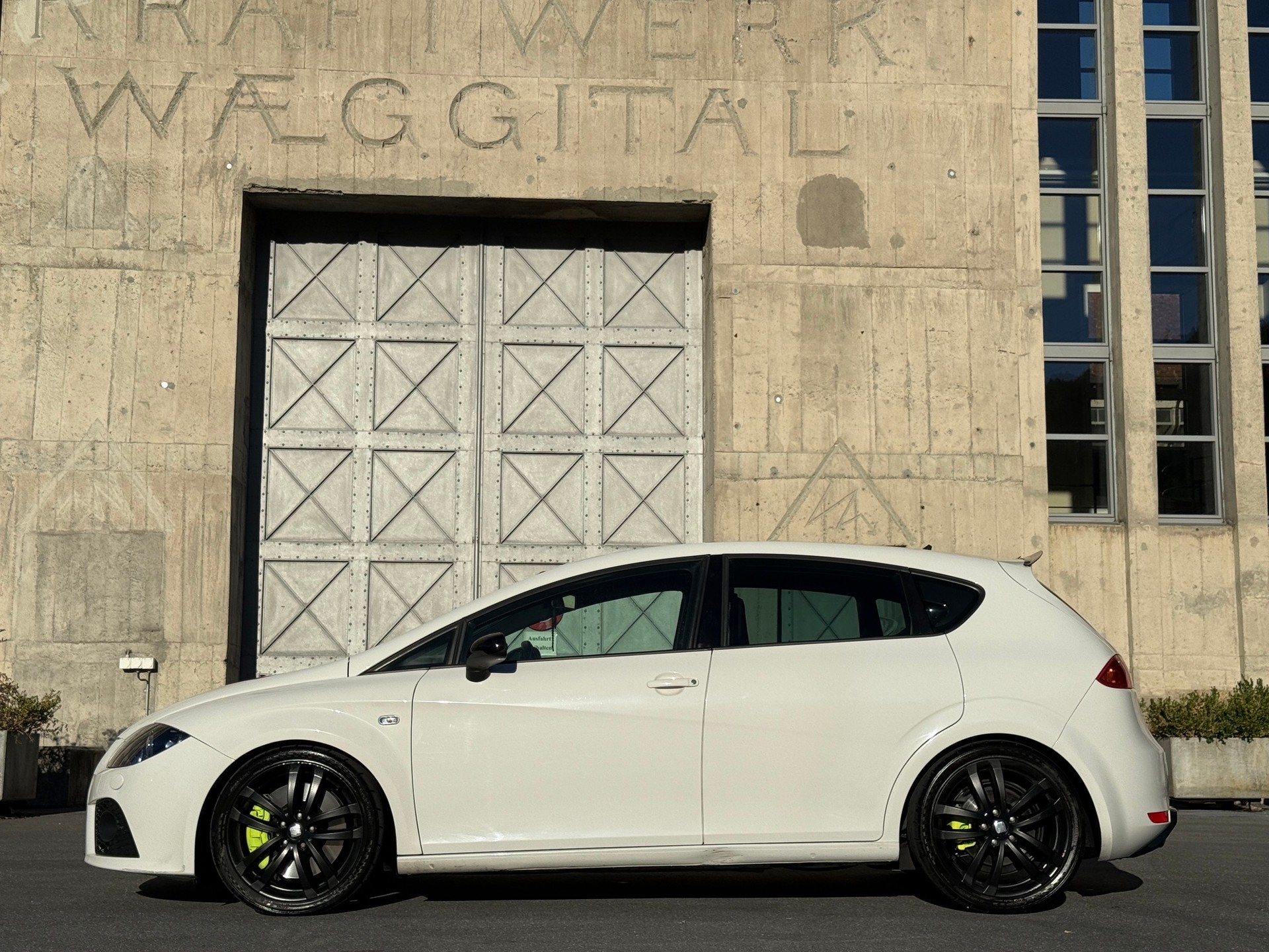 SEAT Leon 2.0 TSI Streetcopa-image-1