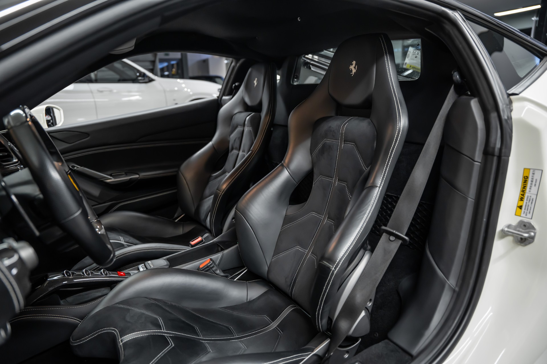 FERRARI 488 GTB 3.9 V8 *Bi-Color*Carbon-Racing-Seats*No OPF*-image-14