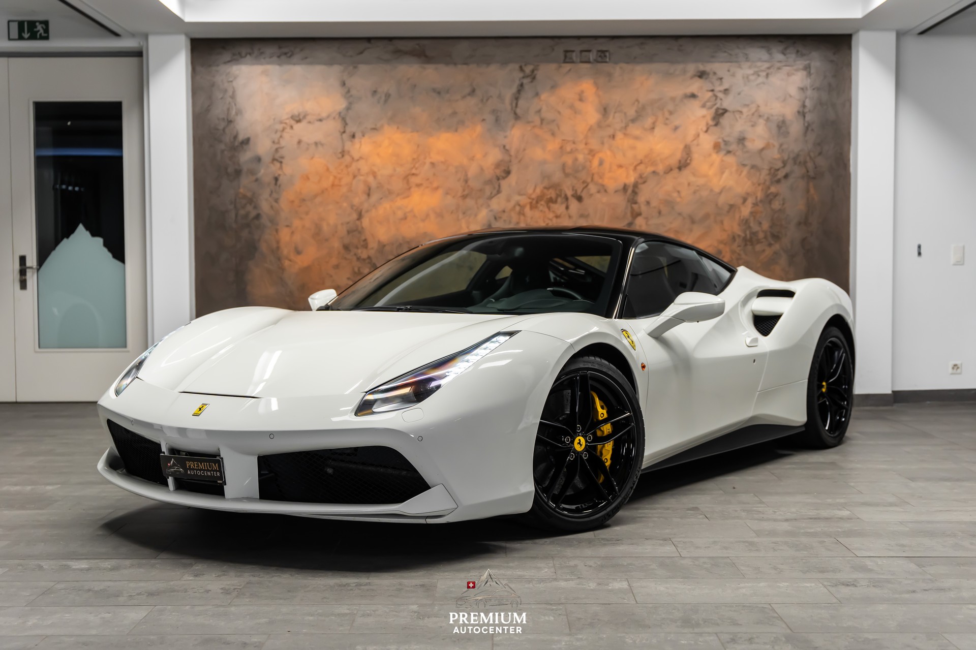 FERRARI 488 GTB 3.9 V8 *Bi-Color*Carbon-Racing-Seats*No OPF*-image-0