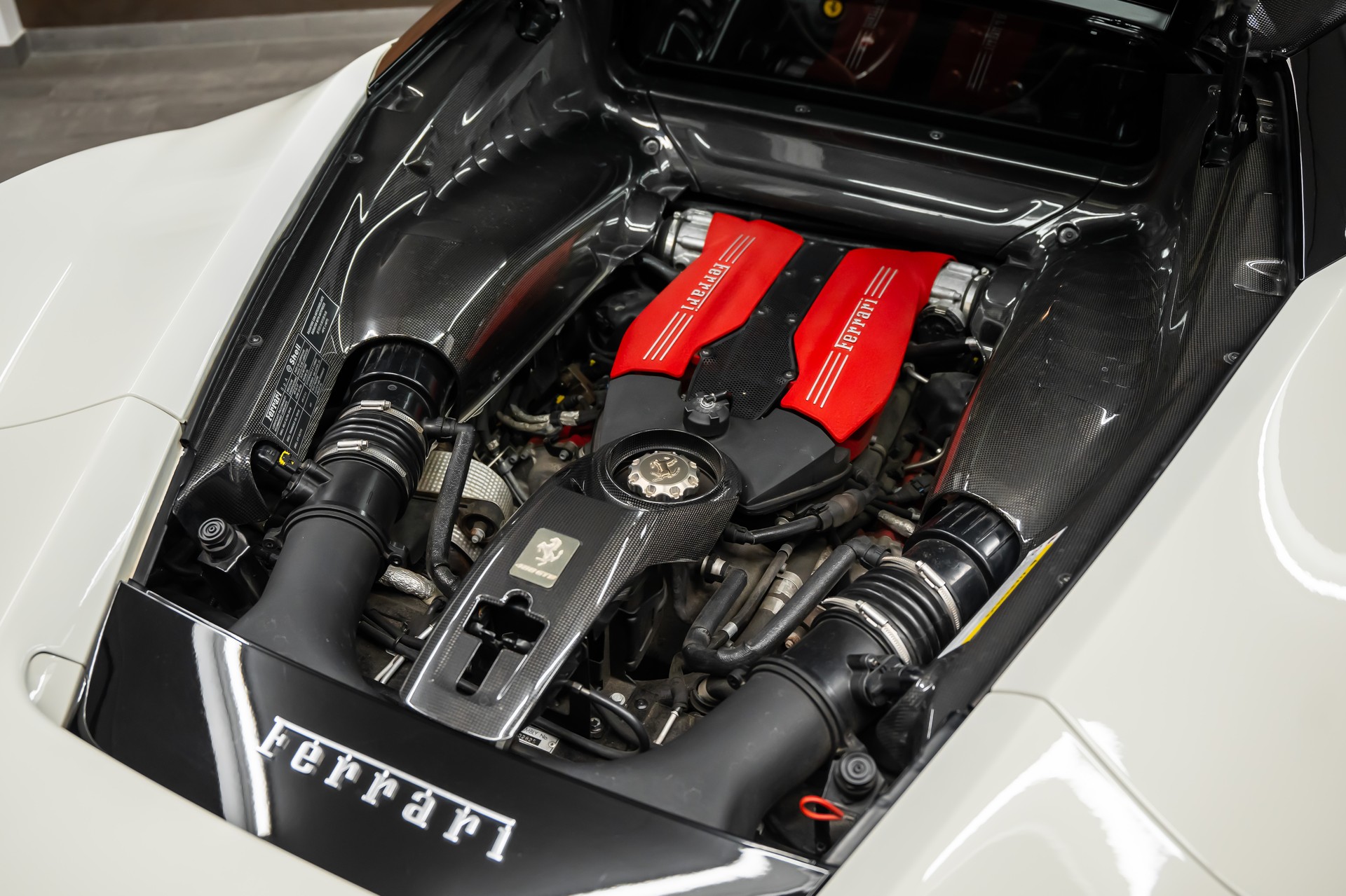 FERRARI 488 GTB 3.9 V8 *Bi-Color*Carbon-Racing-Seats*No OPF*-image-11