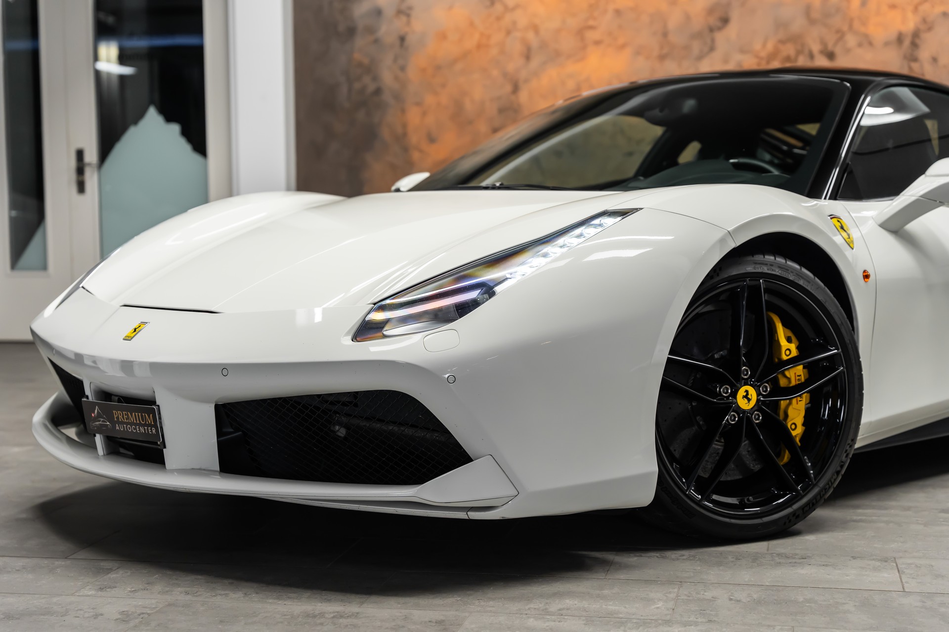 FERRARI 488 GTB 3.9 V8 *Bi-Color*Carbon-Racing-Seats*No OPF*-image-1