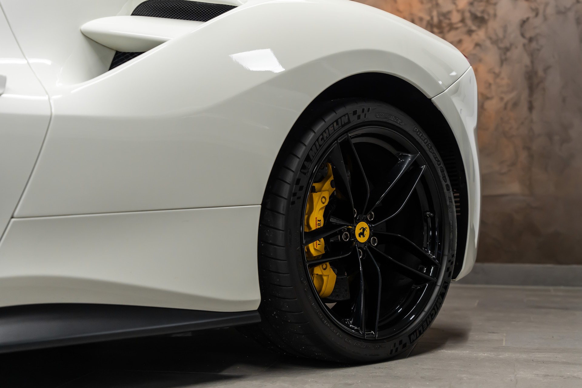 FERRARI 488 GTB 3.9 V8 *Bi-Color*Carbon-Racing-Seats*No OPF*-image-9