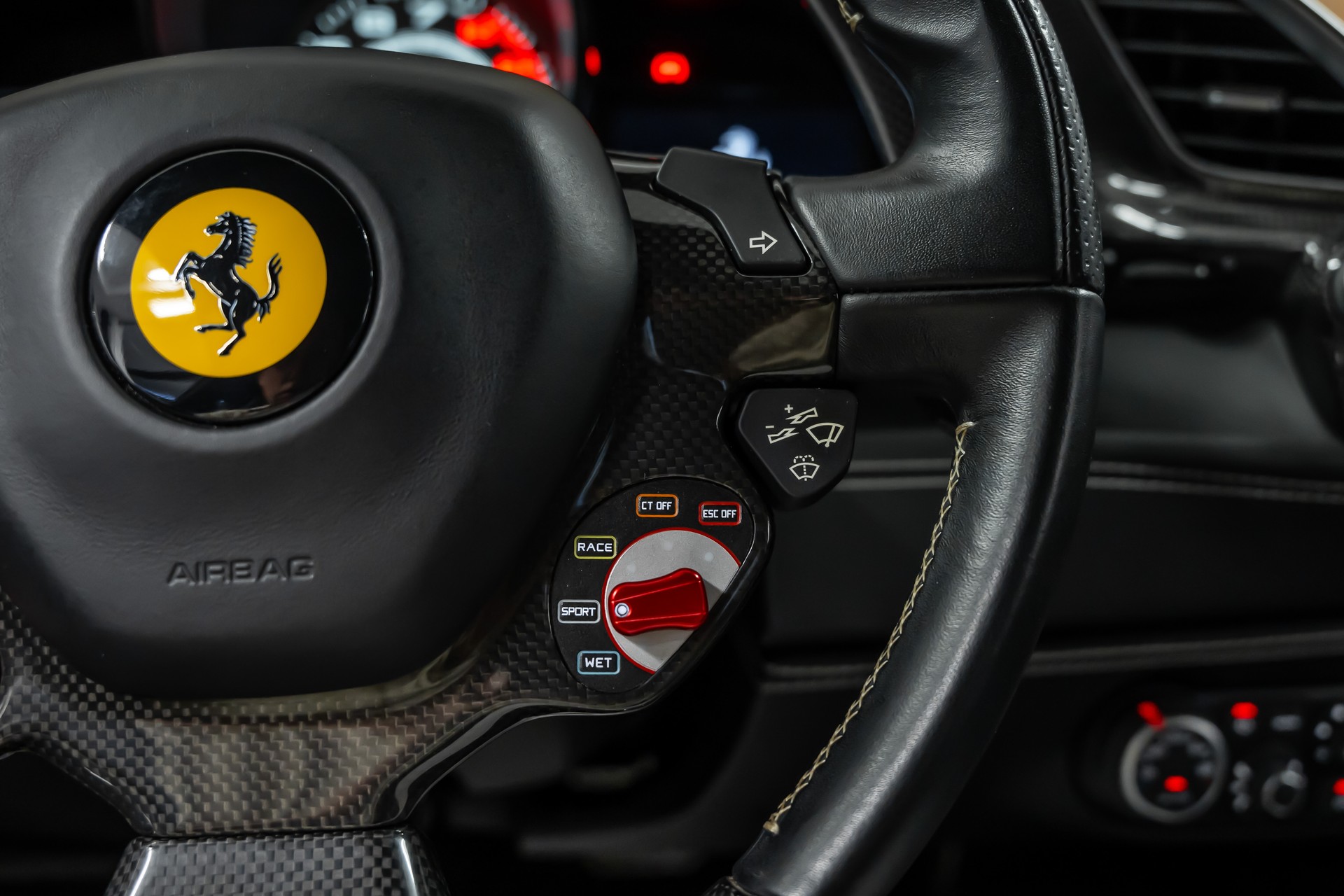 FERRARI 488 GTB 3.9 V8 *Bi-Color*Carbon-Racing-Seats*No OPF*-image-19