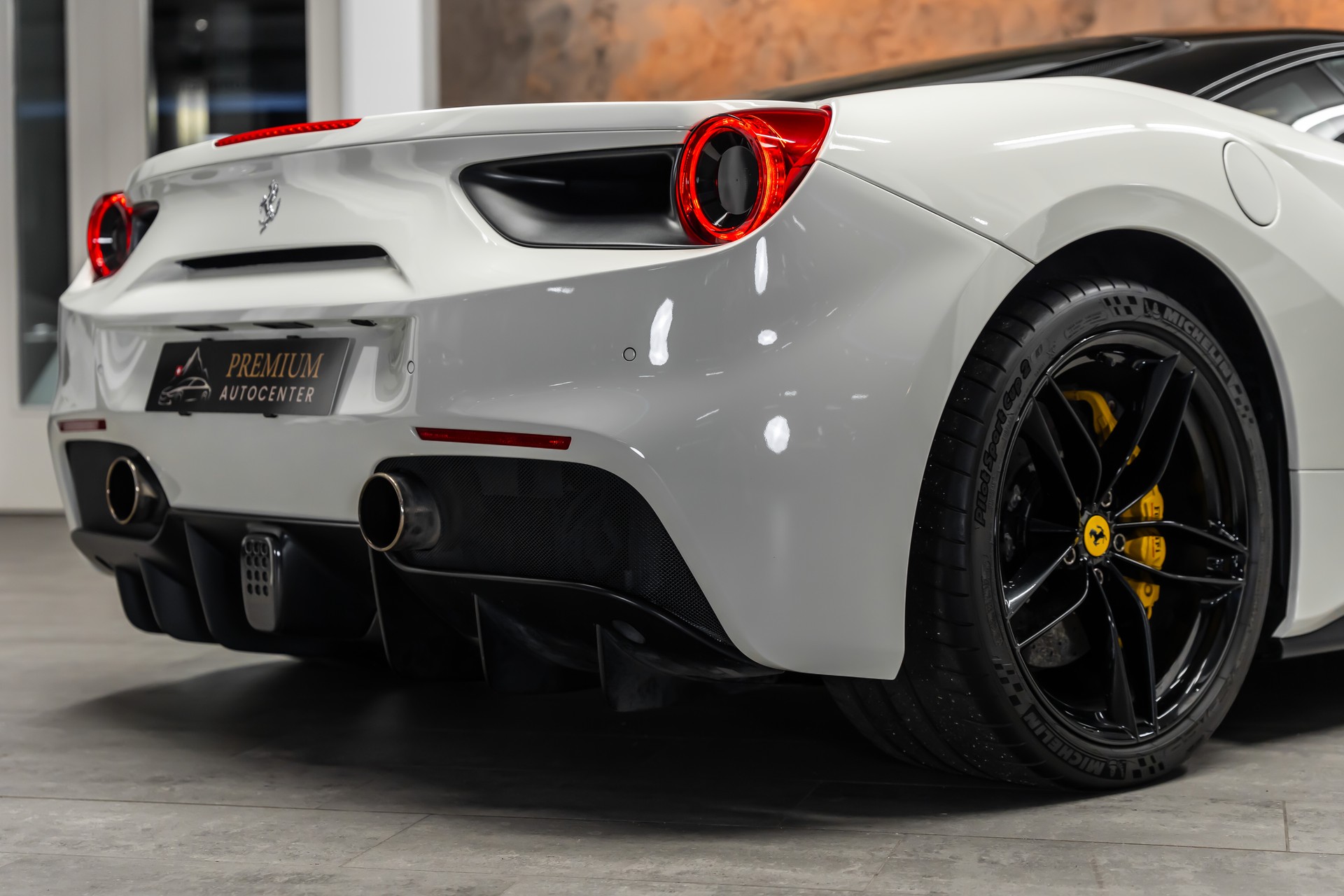 FERRARI 488 GTB 3.9 V8 *Bi-Color*Carbon-Racing-Seats*No OPF*-image-8