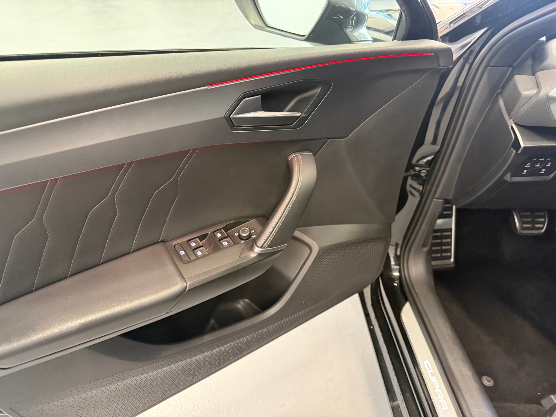 CUPRA LEON VZ 2.0 TSI DSG-image-17