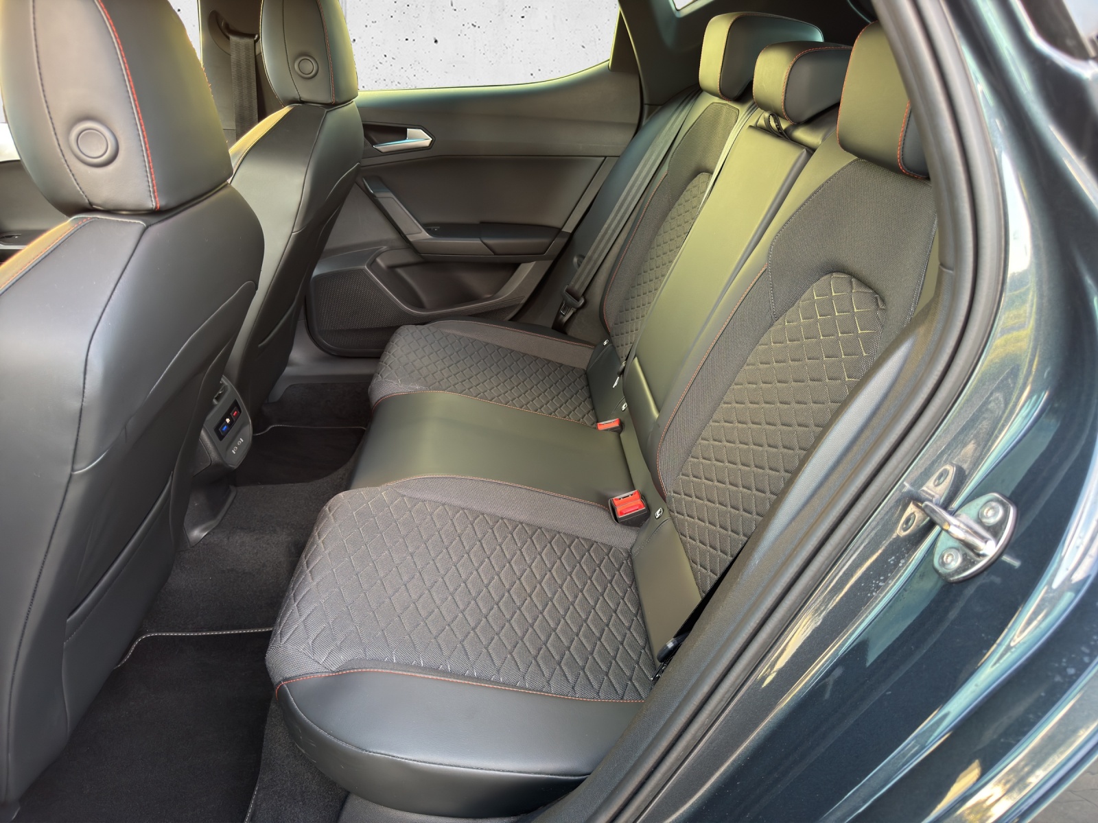 SEAT Leon 1.5 eTSI mHEV DSG FR-image-10