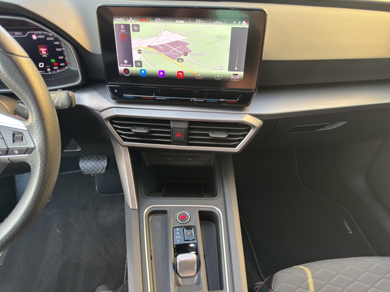 SEAT Leon 1.5 eTSI mHEV DSG FR-image-13