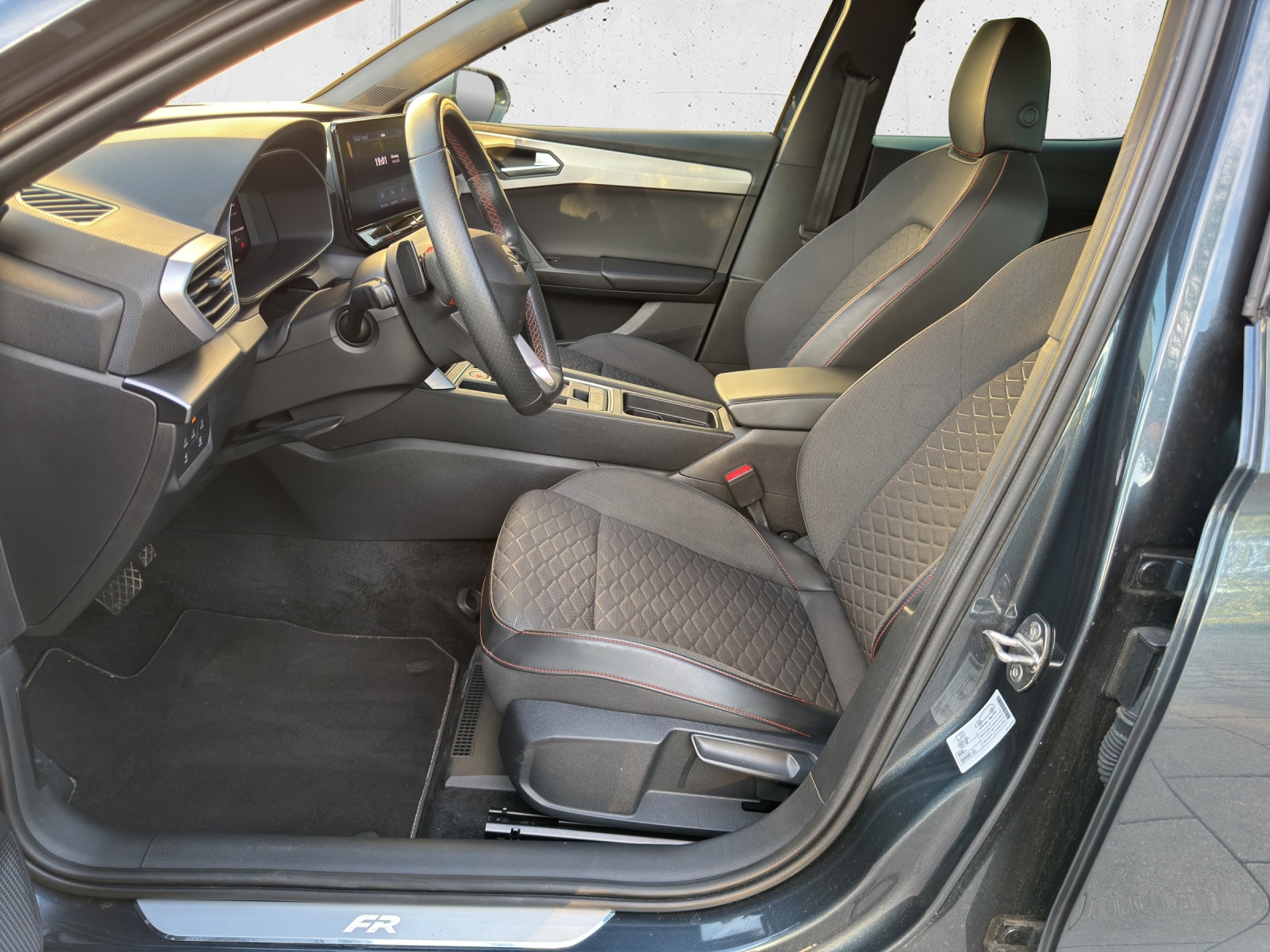 SEAT Leon 1.5 eTSI mHEV DSG FR-image-8