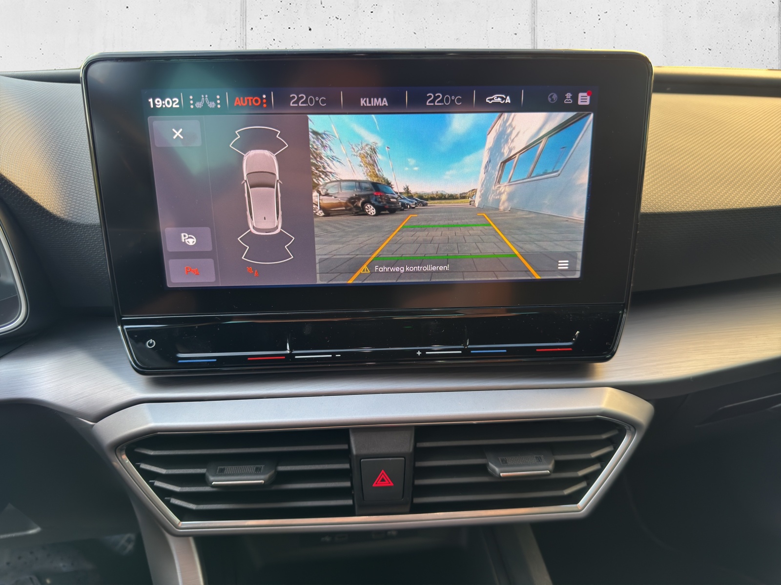 SEAT Leon 1.5 eTSI mHEV DSG FR-image-12