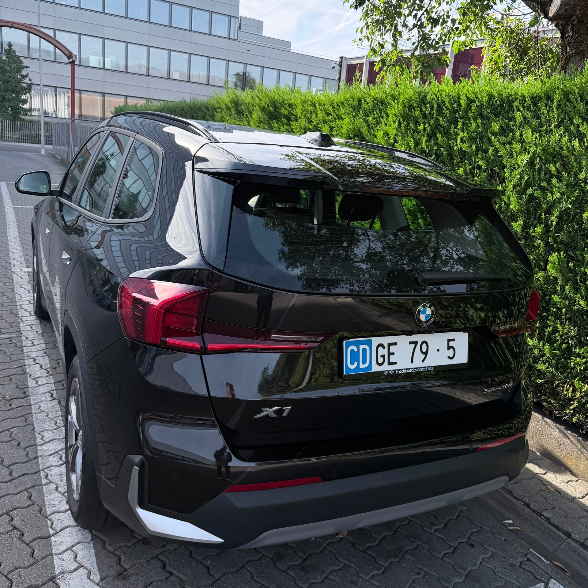 BMW X1 18i sDrive-image-1