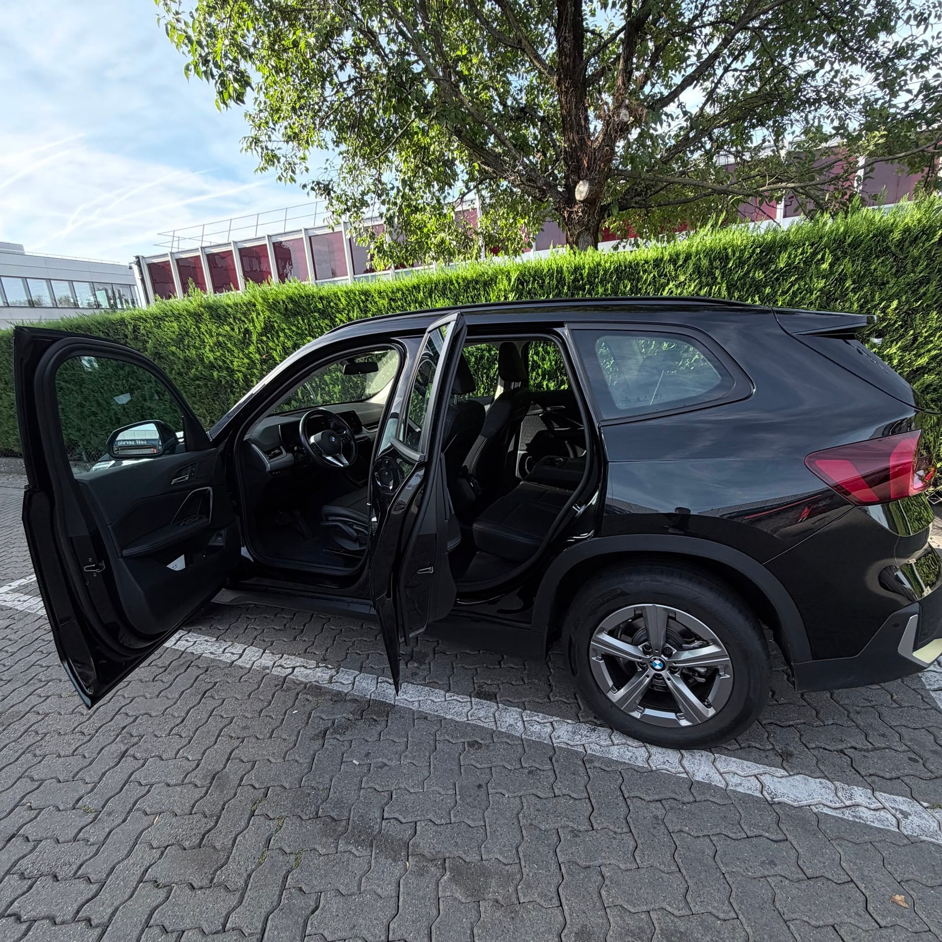 BMW X1 18i sDrive-image-3