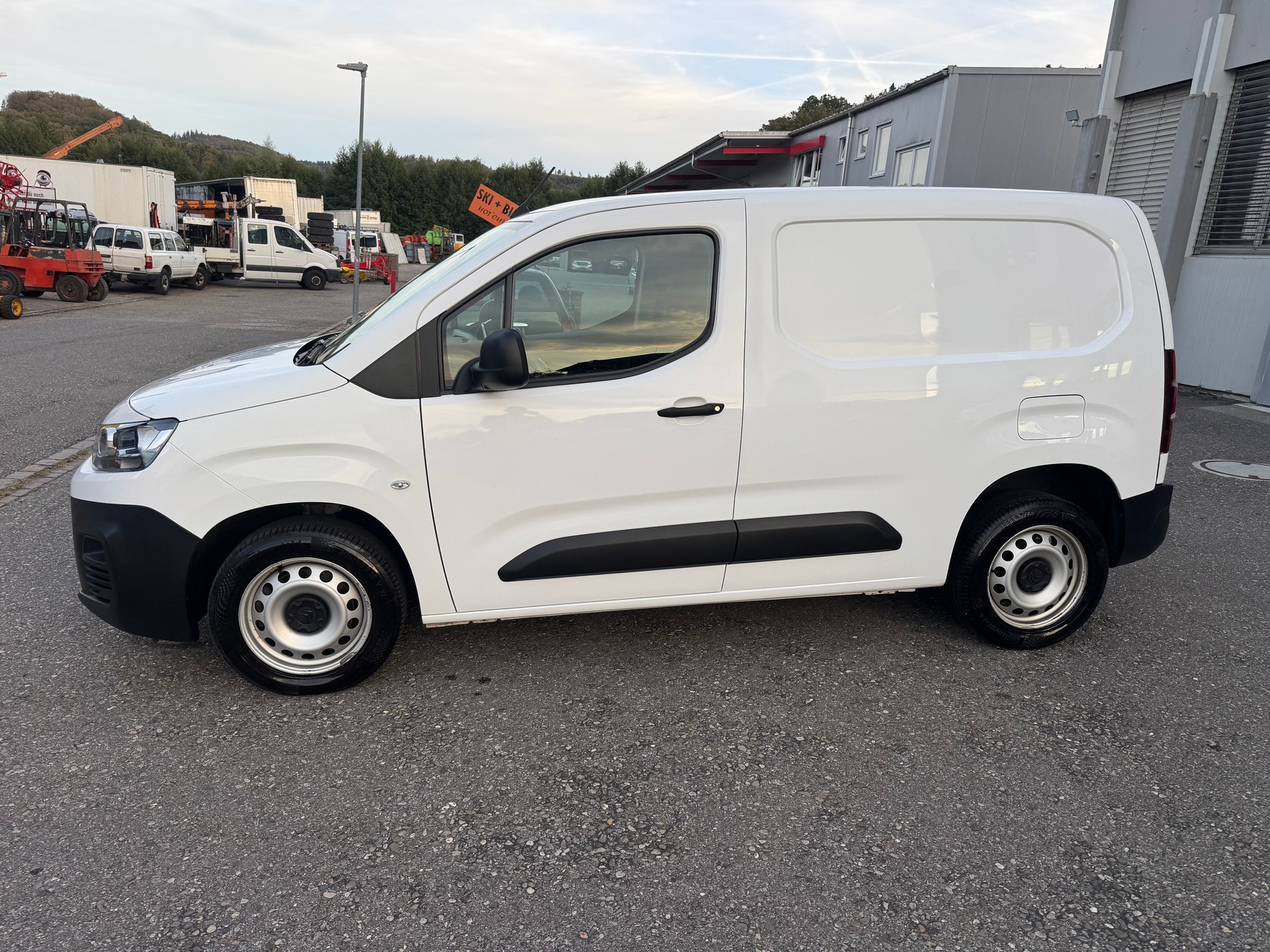 CITROEN Berlingo Van 1.2 Pure Tech 130 s/s Club EAT8 1000kg-image-6
