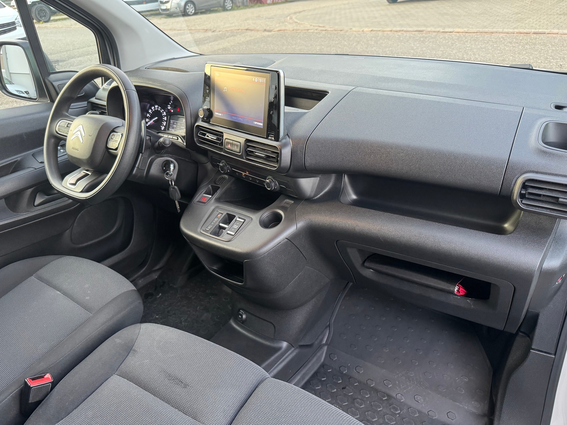 CITROEN Berlingo Van 1.2 Pure Tech 130 s/s Club EAT8 1000kg-image-8