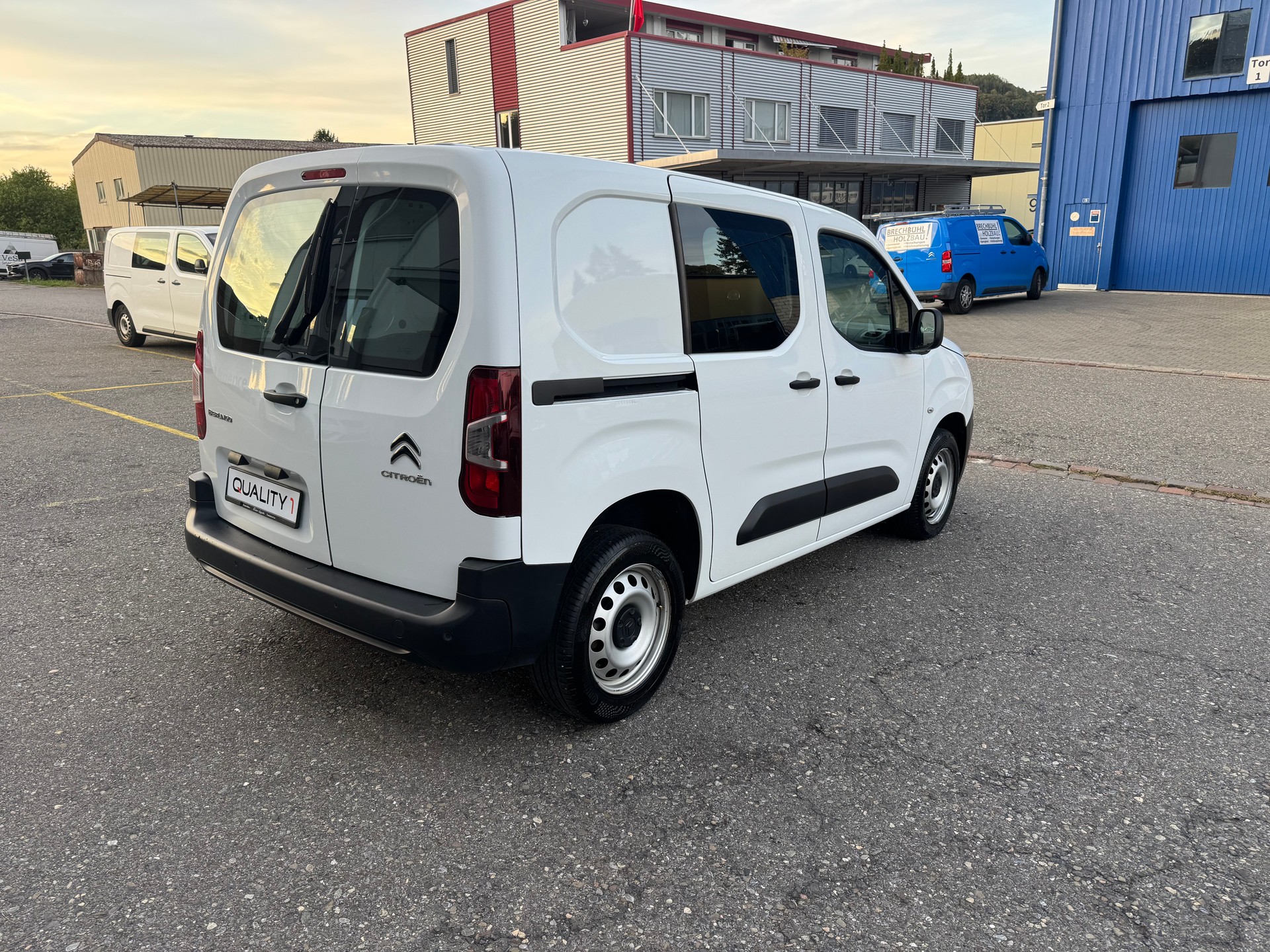 CITROEN Berlingo Van 1.2 Pure Tech 130 s/s Club EAT8 1000kg-image-3