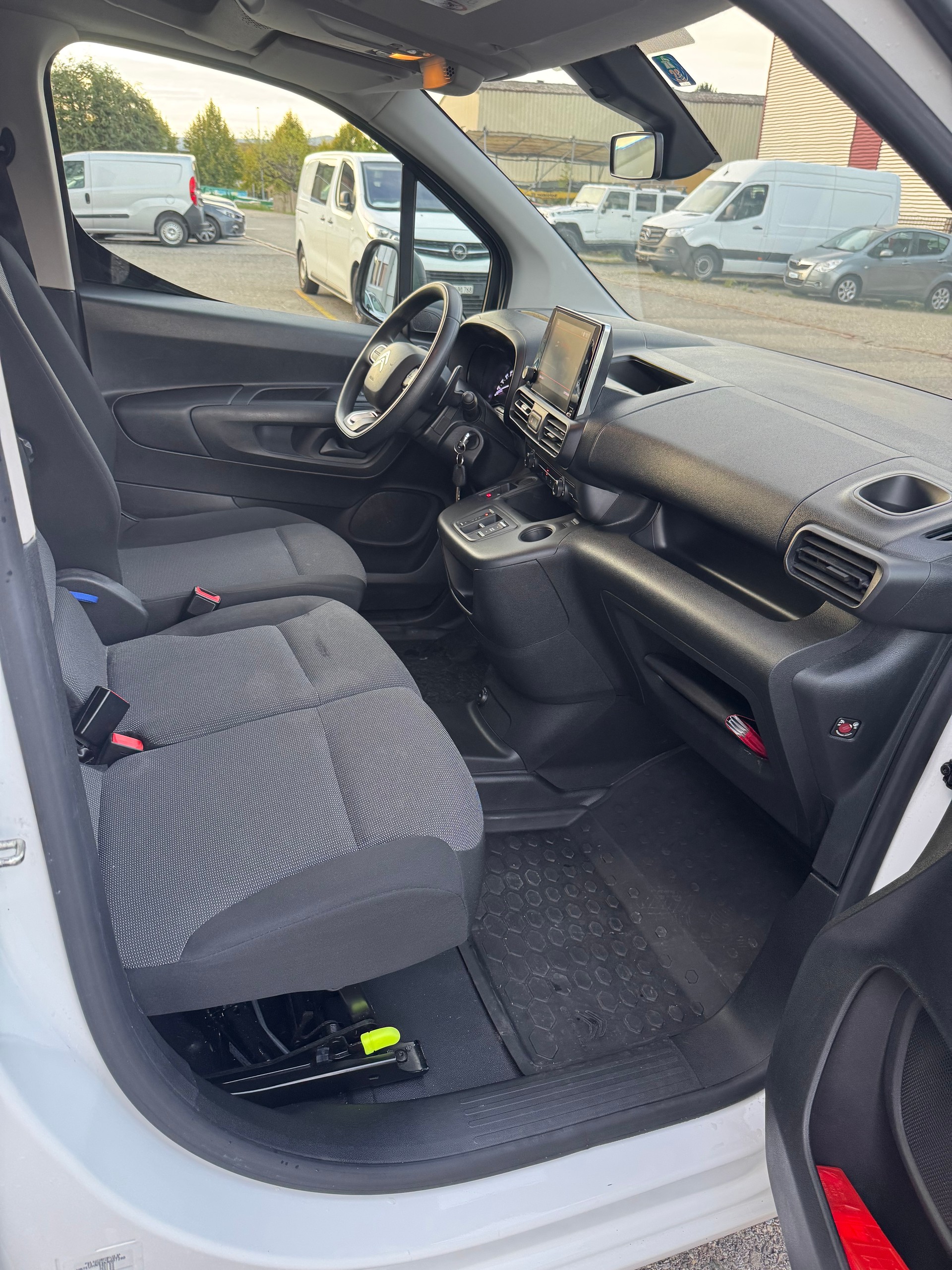 CITROEN Berlingo Van 1.2 Pure Tech 130 s/s Club EAT8 1000kg-image-7