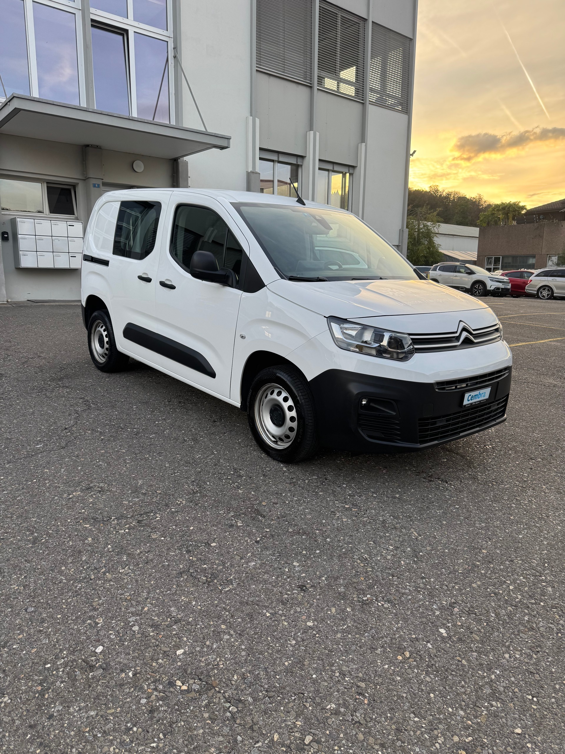 CITROEN Berlingo Van 1.2 Pure Tech 130 s/s Club EAT8 1000kg-image-2