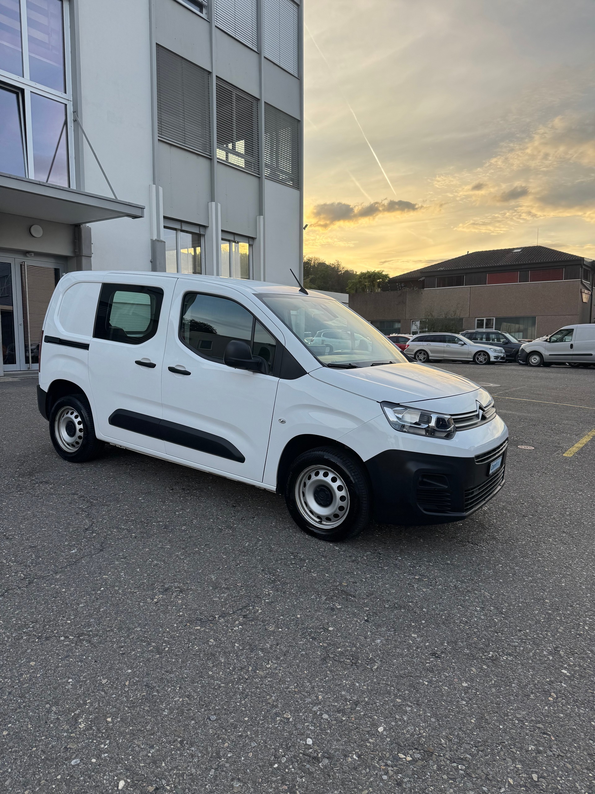 CITROEN Berlingo Van 1.2 Pure Tech 130 s/s Club EAT8 1000kg-image-0