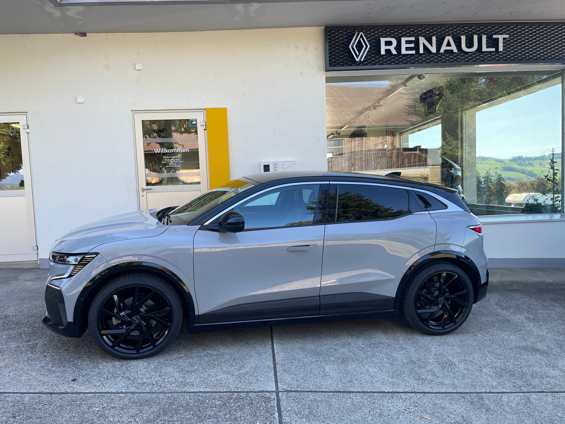 RENAULT Mégane E-TECH EV60 Iconic-image-0